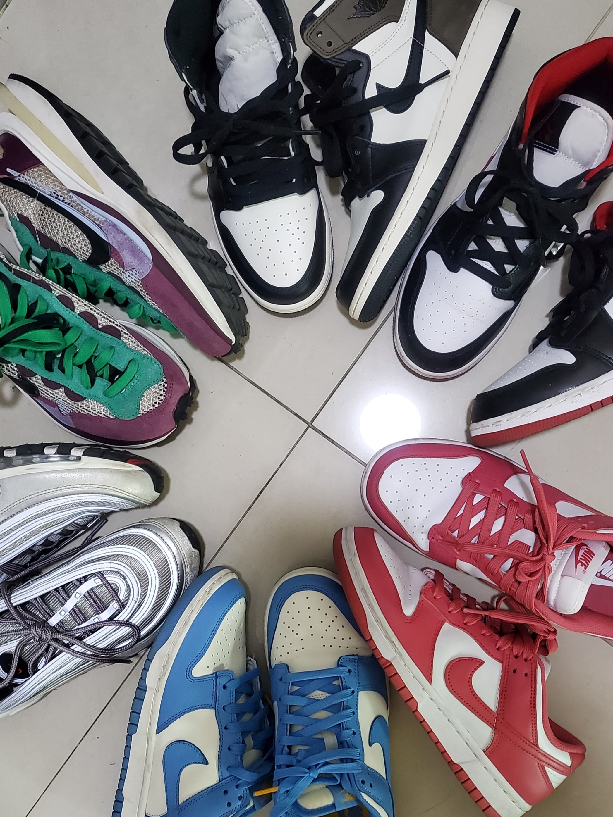(GS) Jordan 1 Retro High OG Black Mocha, (GS) Jordan 1 Mid Gym Red Black White 착용 스타일