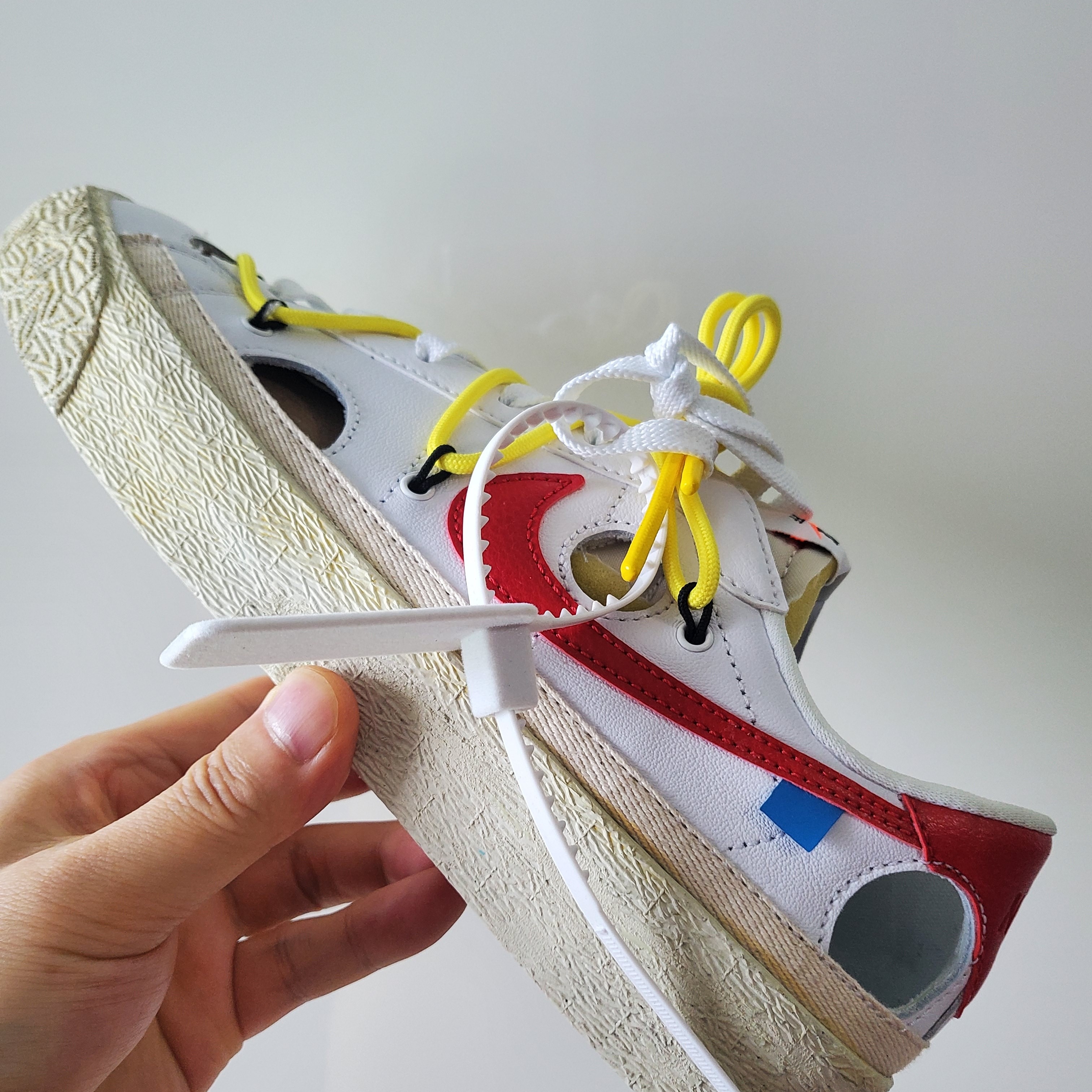 Nike x Off-White Blazer Low '77 White and University Red 착용 스타일 - 3