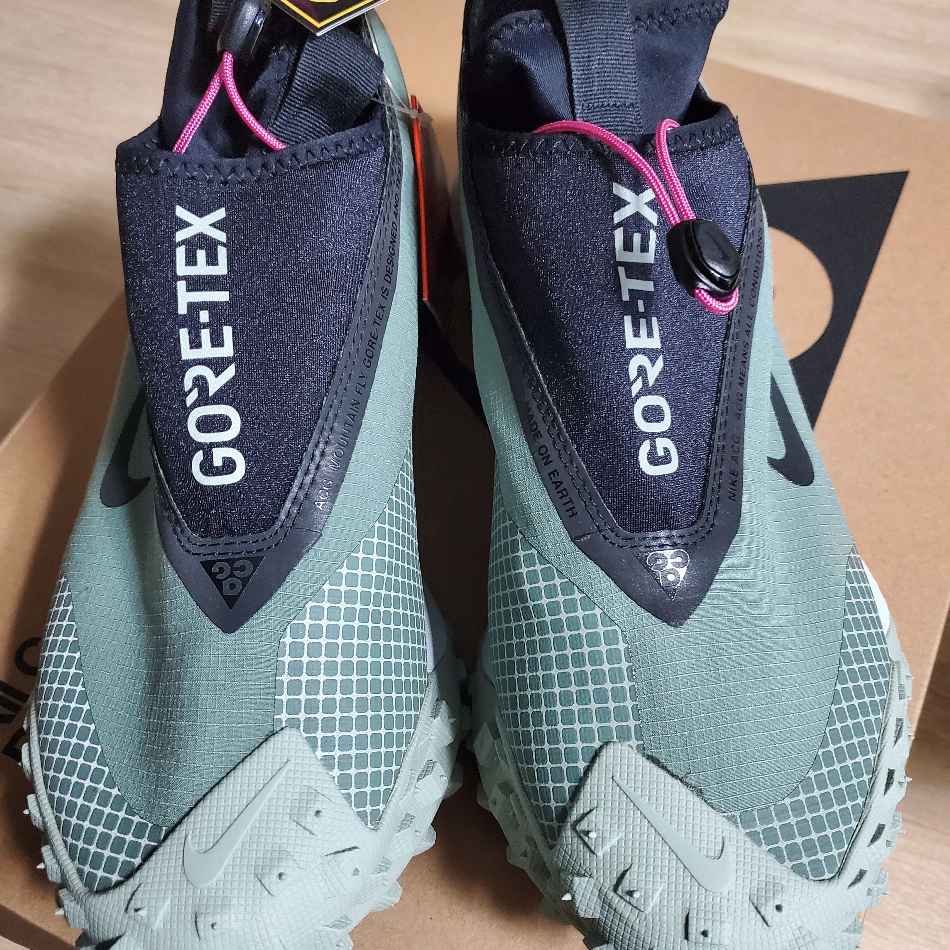 Nike ACG Mountain Fly Gore-Tex Clay Green 착용 스타일