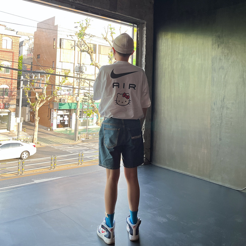 Nike x Hello Kitty NRG Air T-Shirt White - Asia, Jordan x Union Everyday Essential 3.0 Crew Socks Sport Equator Blue 착용 스타일