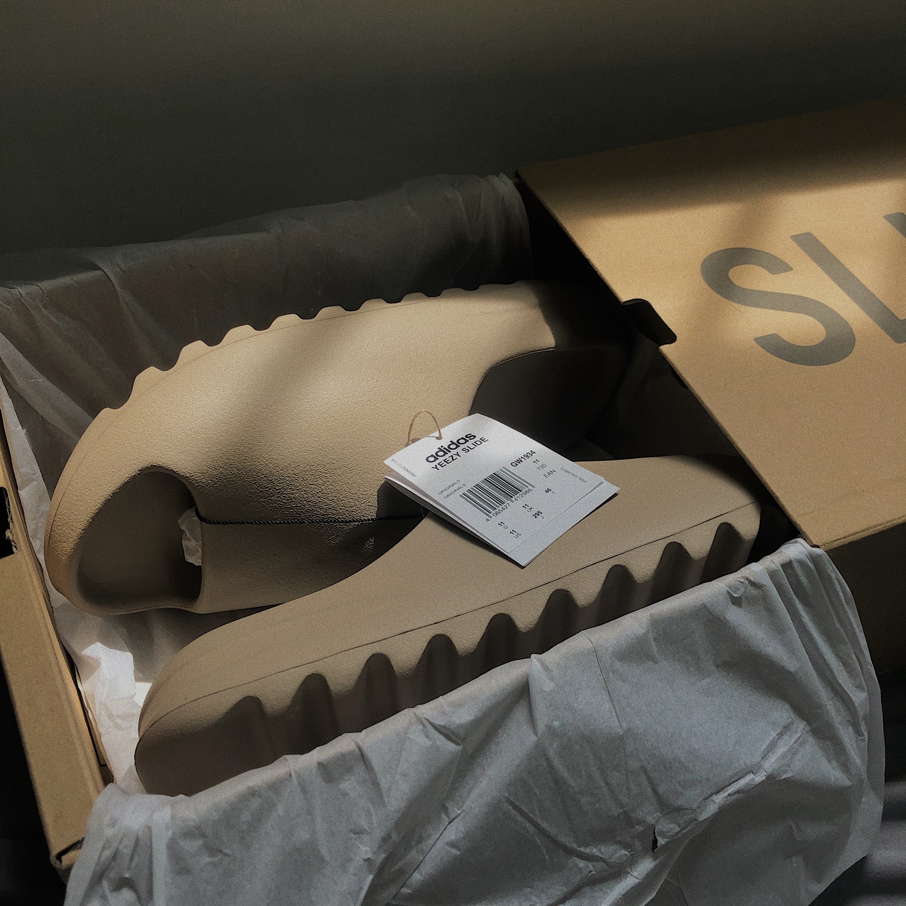 Adidas Yeezy Slide Pure - Re-Release Ver. 착용 스타일 - 2