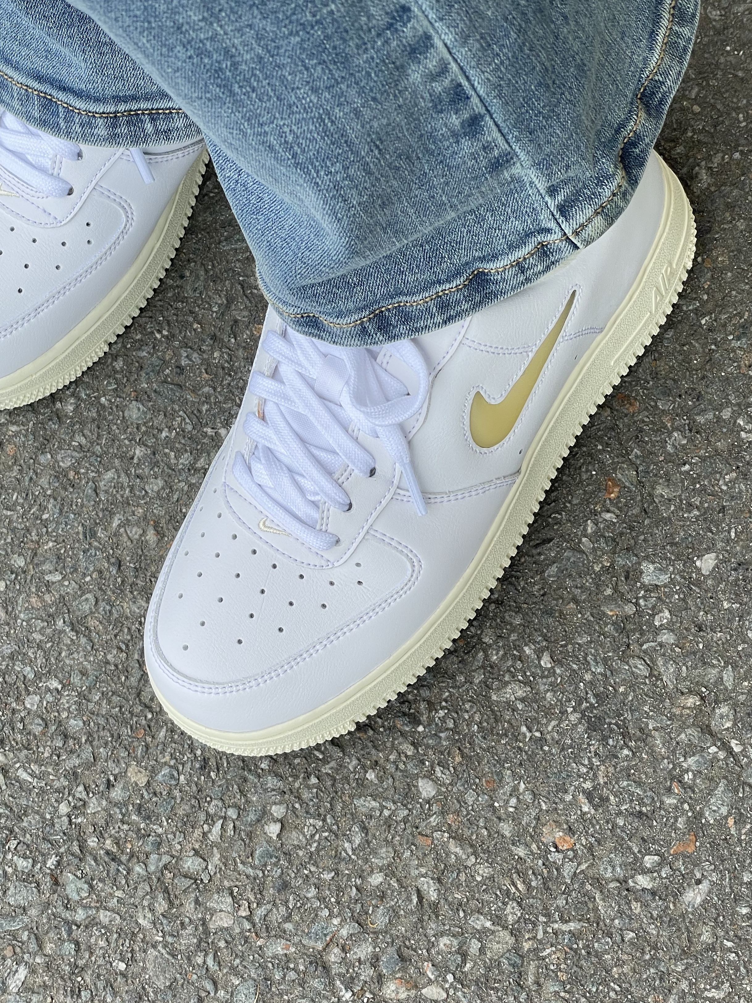 Nike Air Force 1 '07 LX Pale Vanilla 착용 스타일 - 2