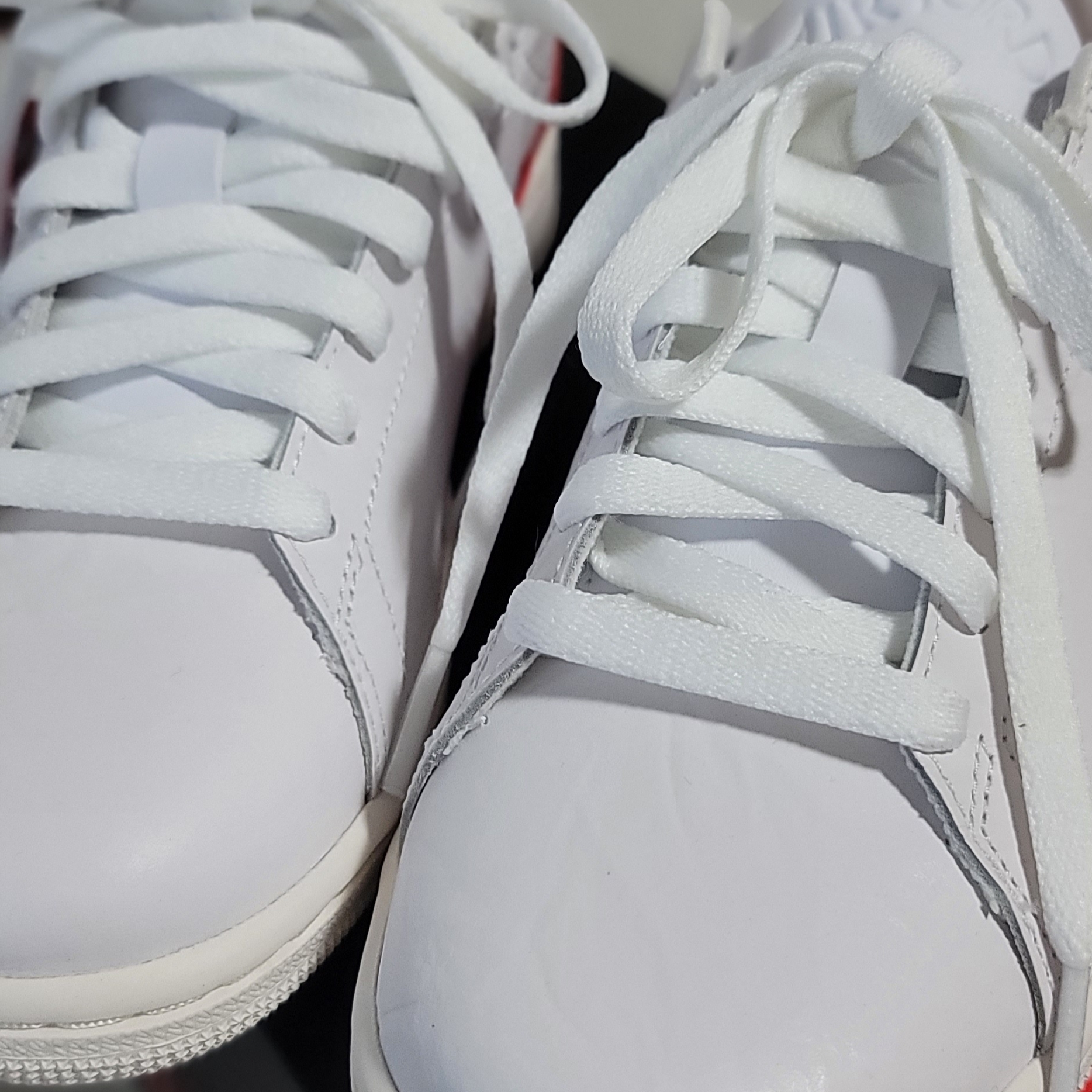 Jordan 1 Centre Court White University Red 착용 스타일 - 4