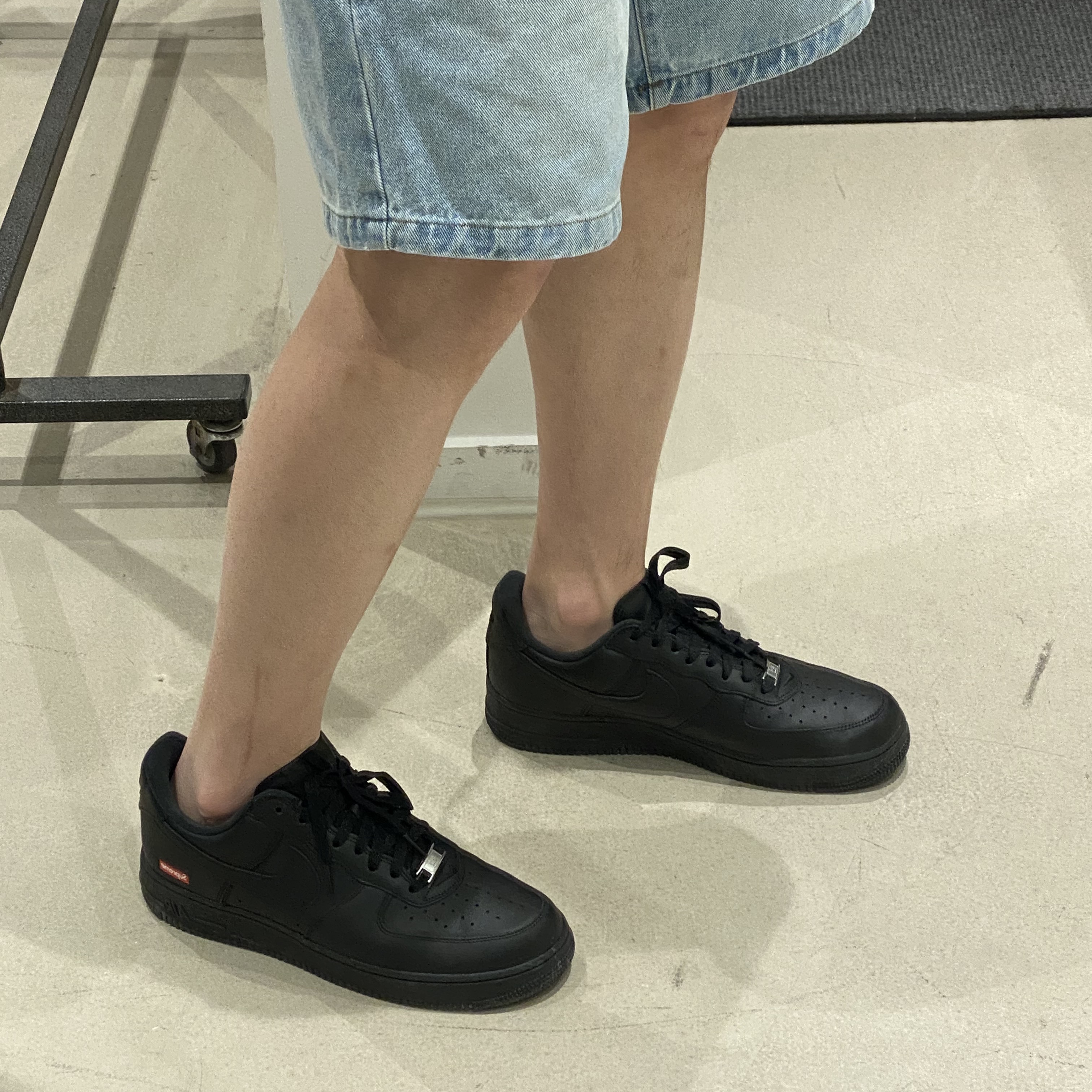 Nike x Supreme Air Force 1 Low Black 착용 스타일