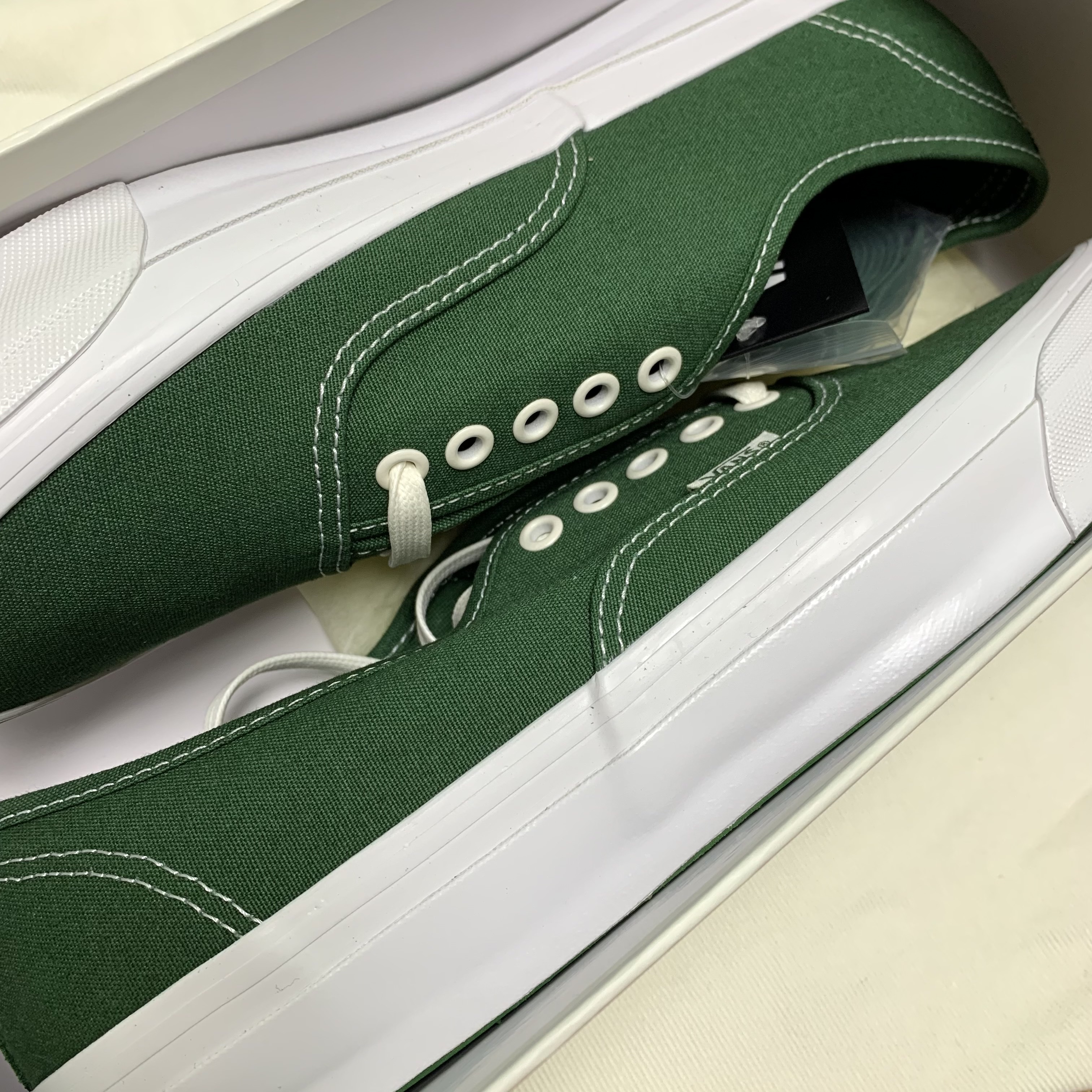 Vans Vault x Museum of Peace & Quiet OG Authentic LX Green White 착용 스타일