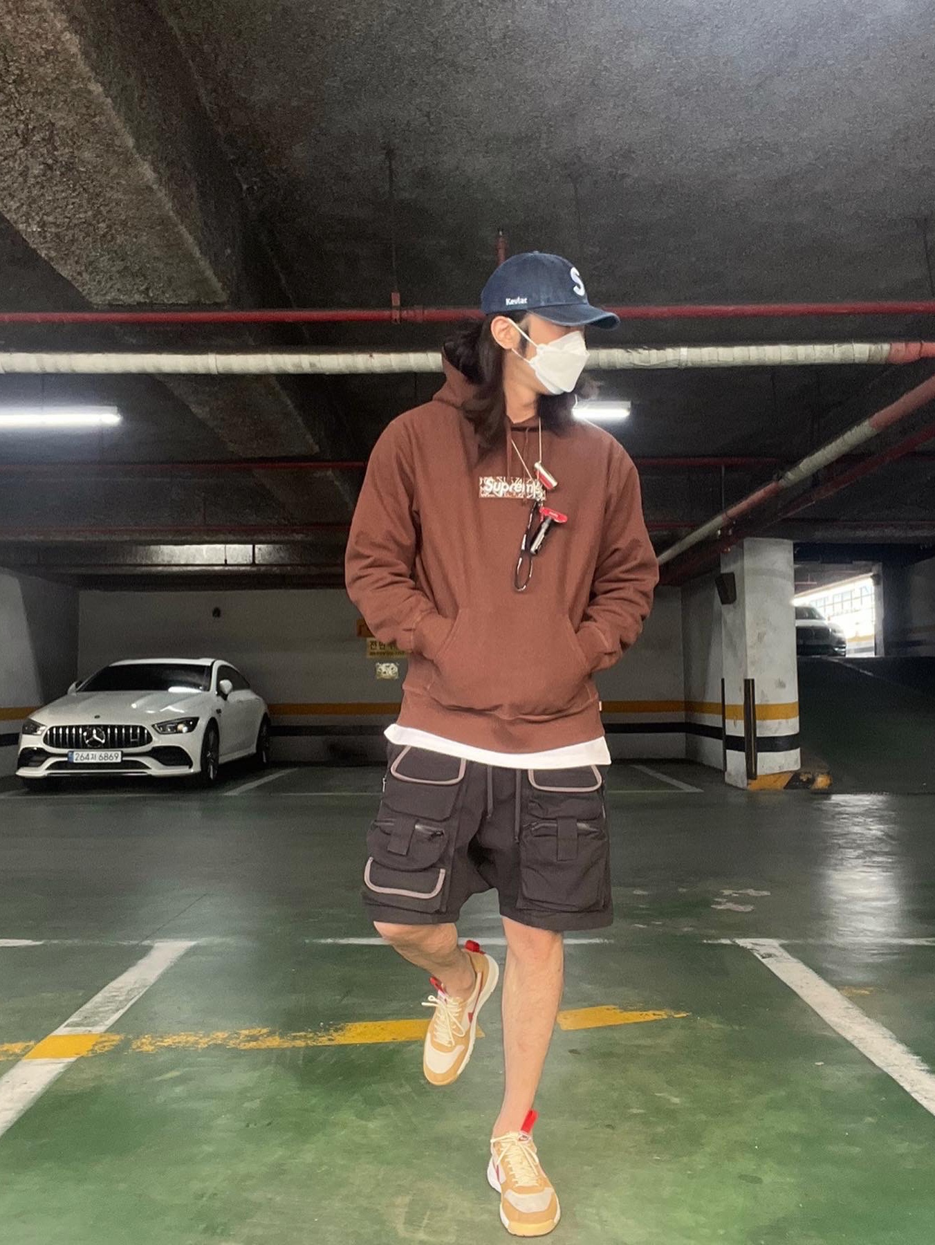 Supreme Bandana Box Logo Hooded Sweatshirt Brown - 19FW, Supreme Kevlar Denim S Logo 6-Panel Indigo - 22SS 착용 스타일 - 5