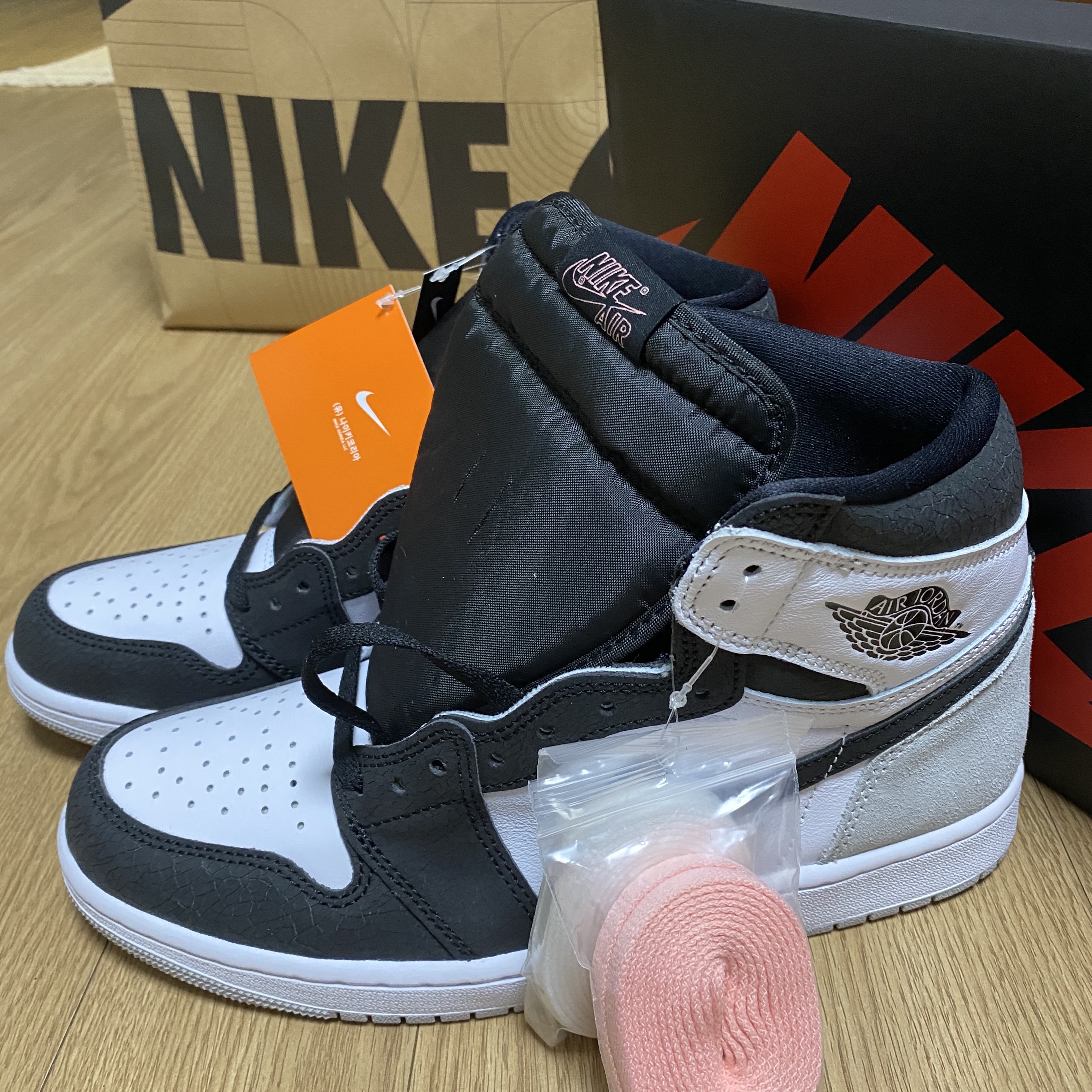 Jordan 1 Retro High OG Bleached Coral 착용 스타일