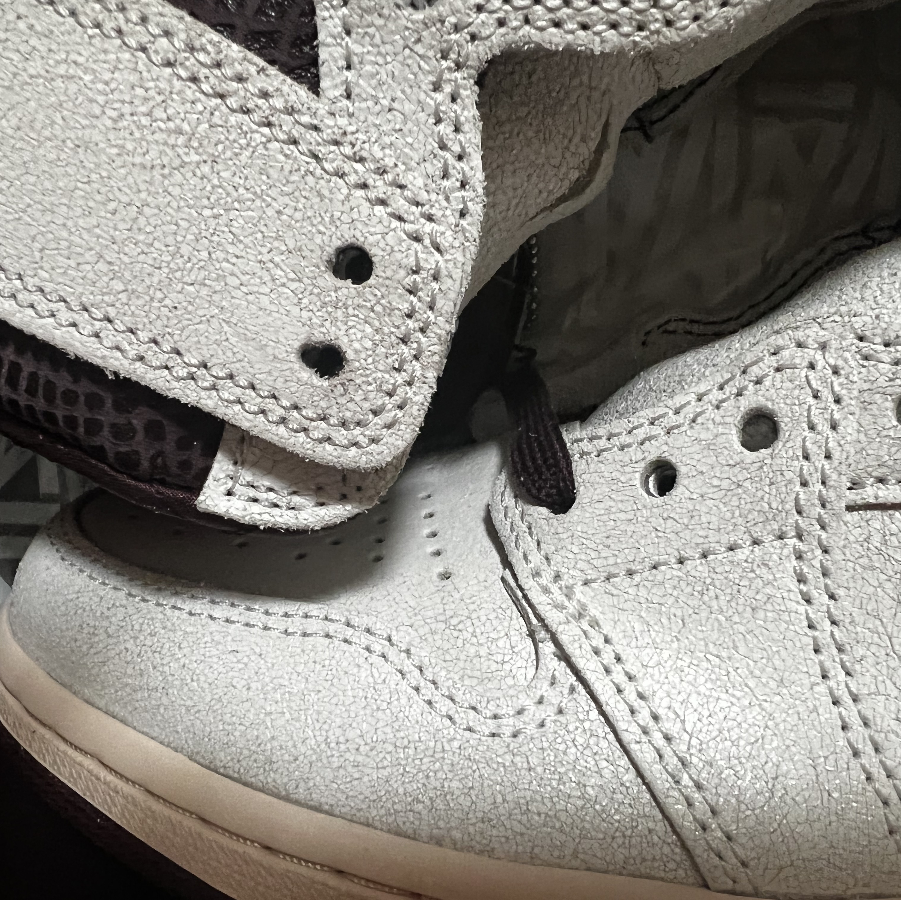 Jordan 1 x A Ma Maniere Retro High OG SP Sail and Burgundy 착용 스타일