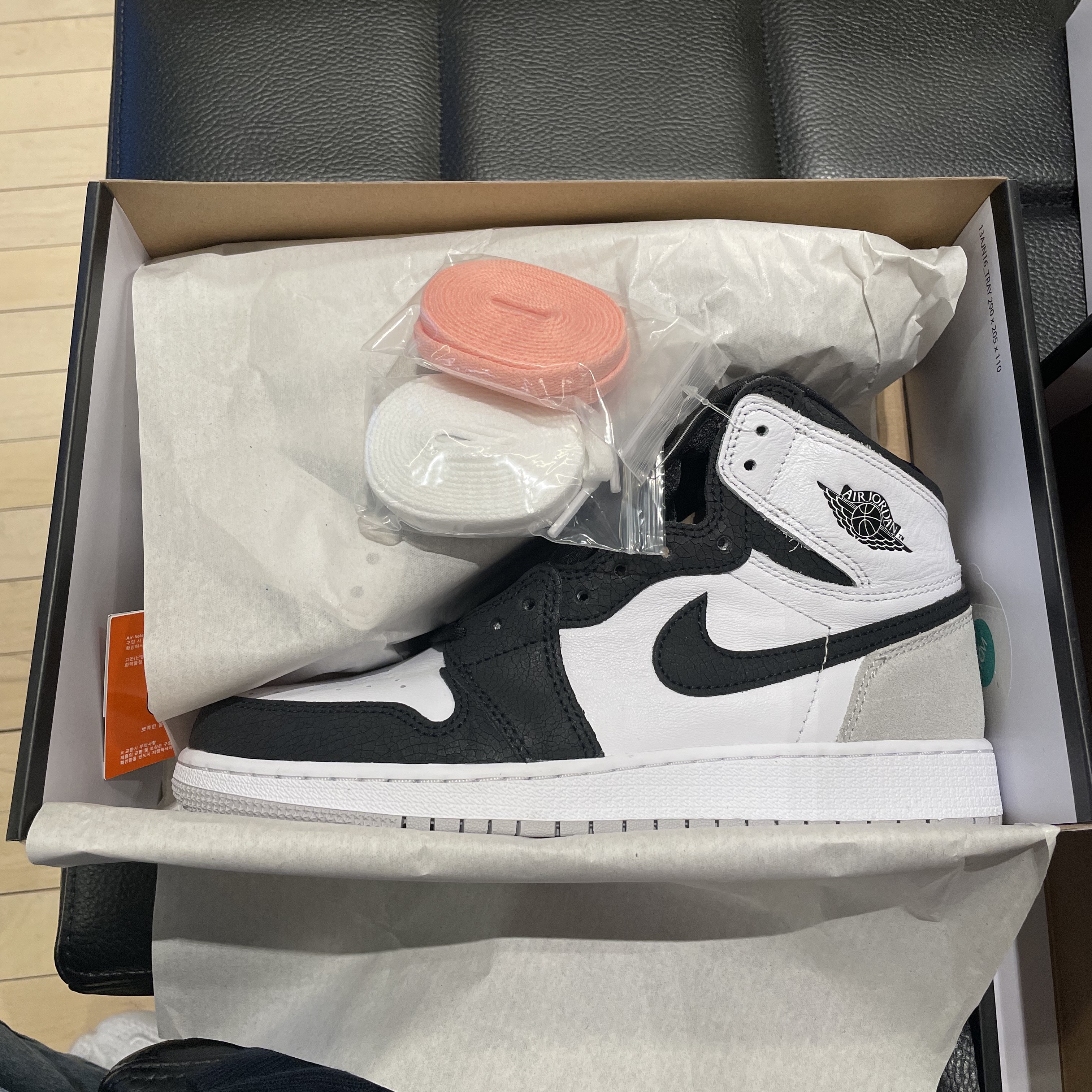 (GS) Jordan 1 Retro High OG Bleached Coral 착용 스타일 - 1
