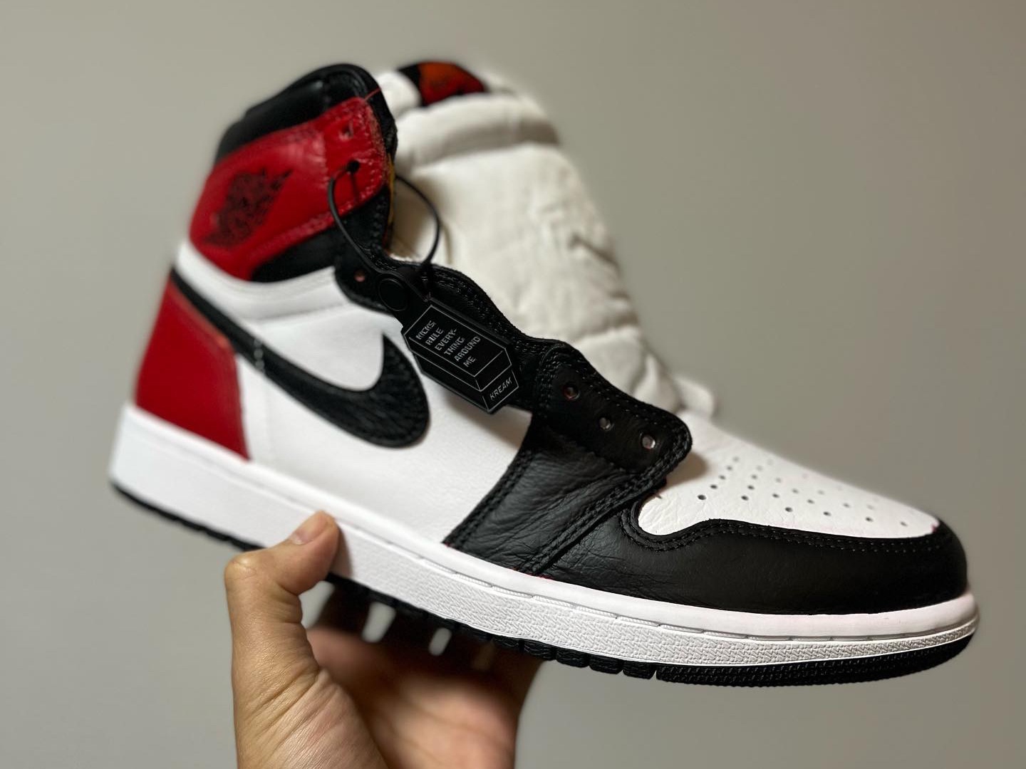 Jordan 1 Retro High OG Light Fusion Red 착용 스타일 - 1
