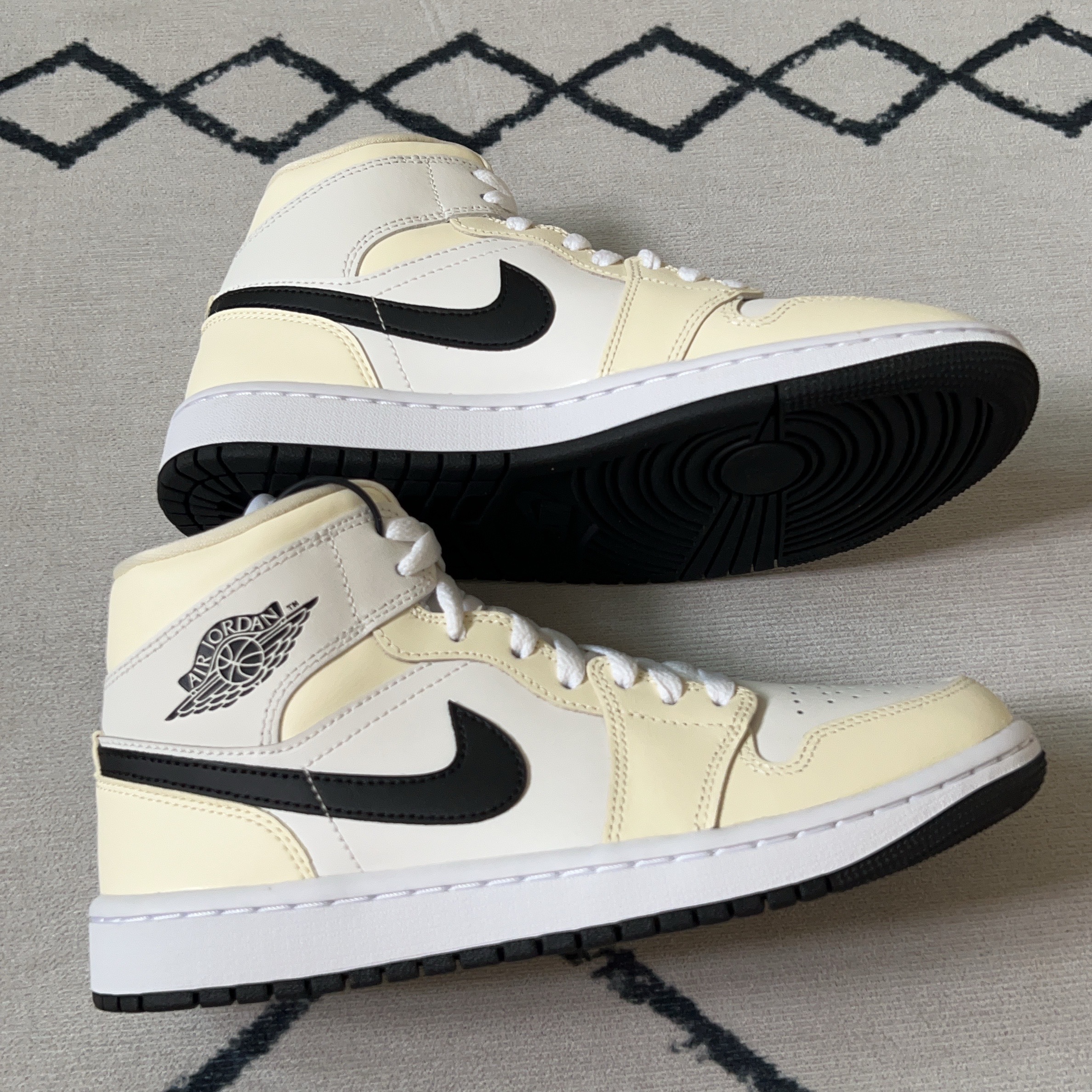 (W) Jordan 1 Mid Coconut Milk 착용 스타일