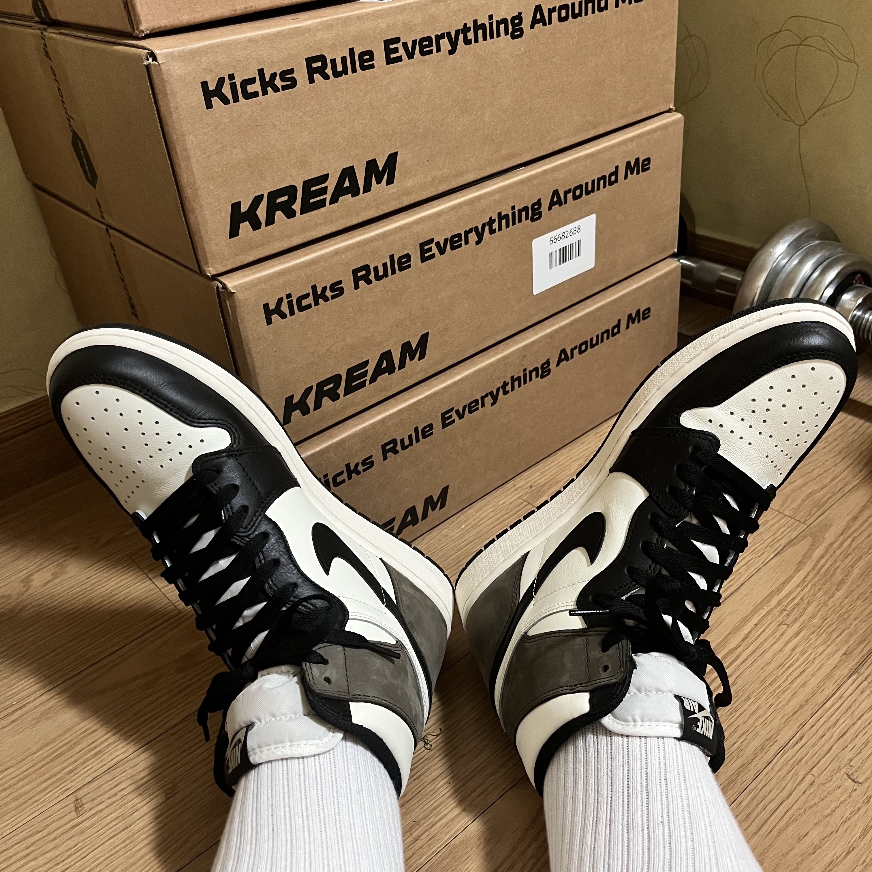 Jordan 1 Retro High OG Black Mocha 착용 스타일