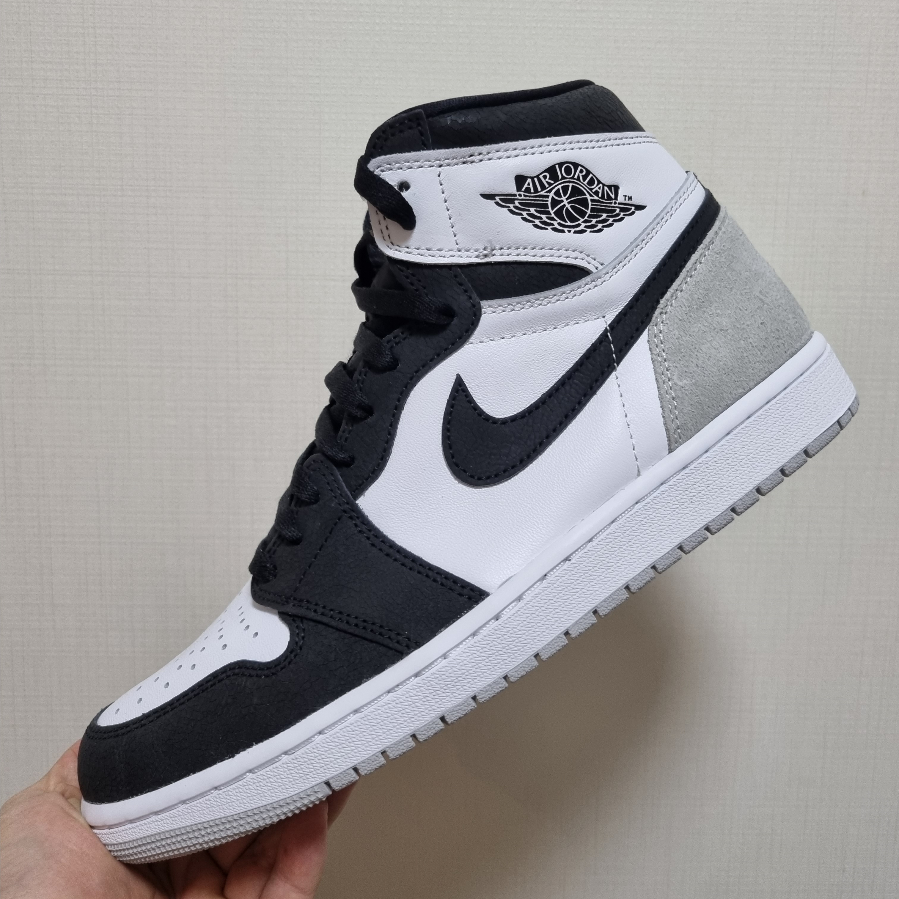 Jordan 1 Retro High OG Bleached Coral 착용 스타일 - 1
