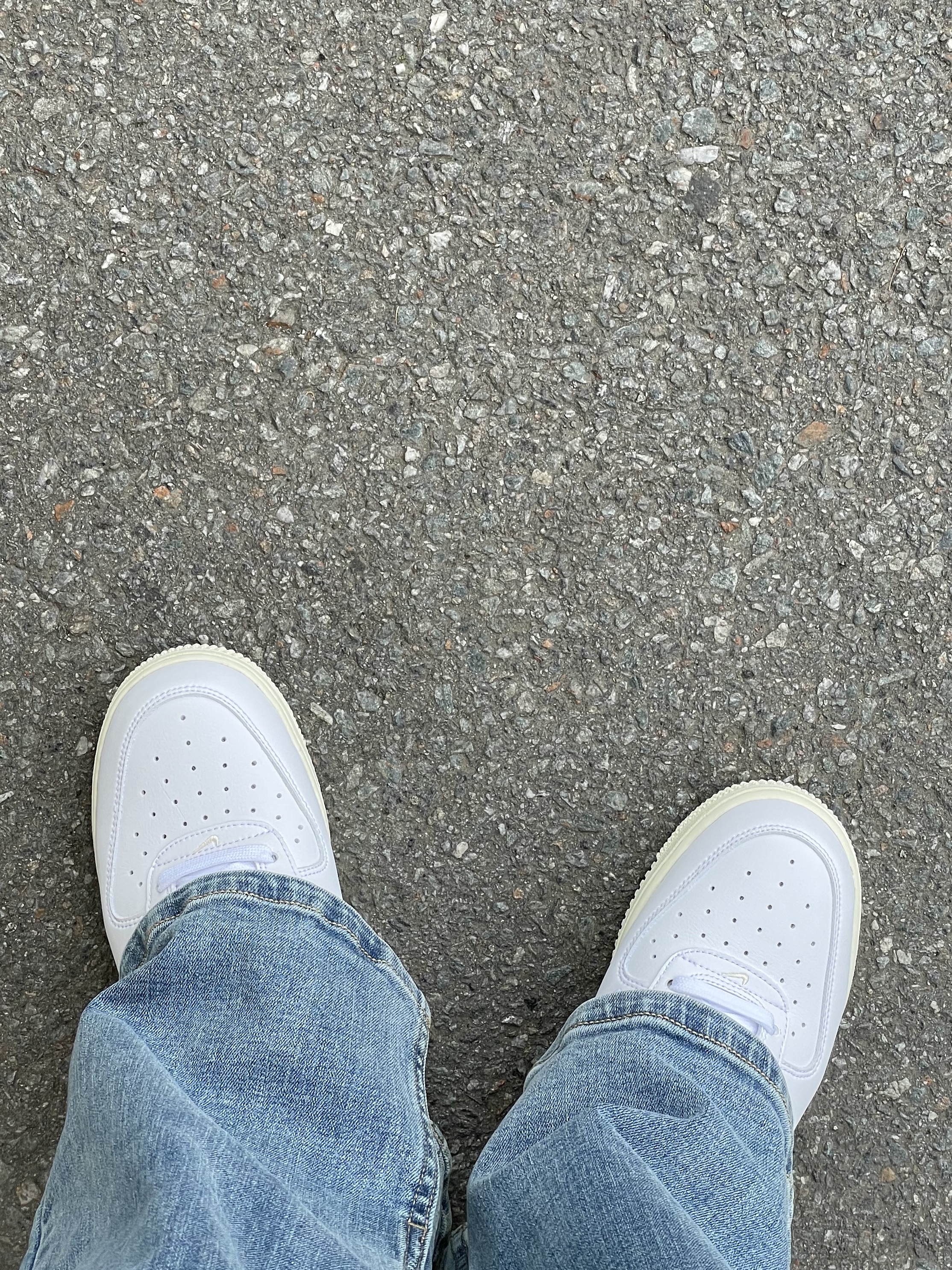 Nike Air Force 1 '07 LX Pale Vanilla 착용 스타일 - 3