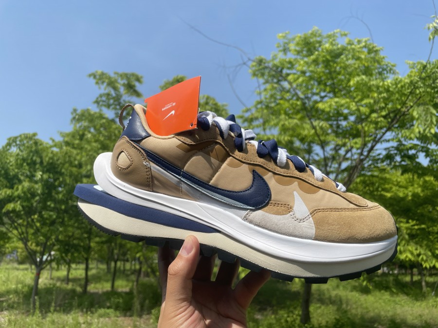 Nike x Sacai VaporWaffle Sesame and Blue Void 착용 스타일 - 1