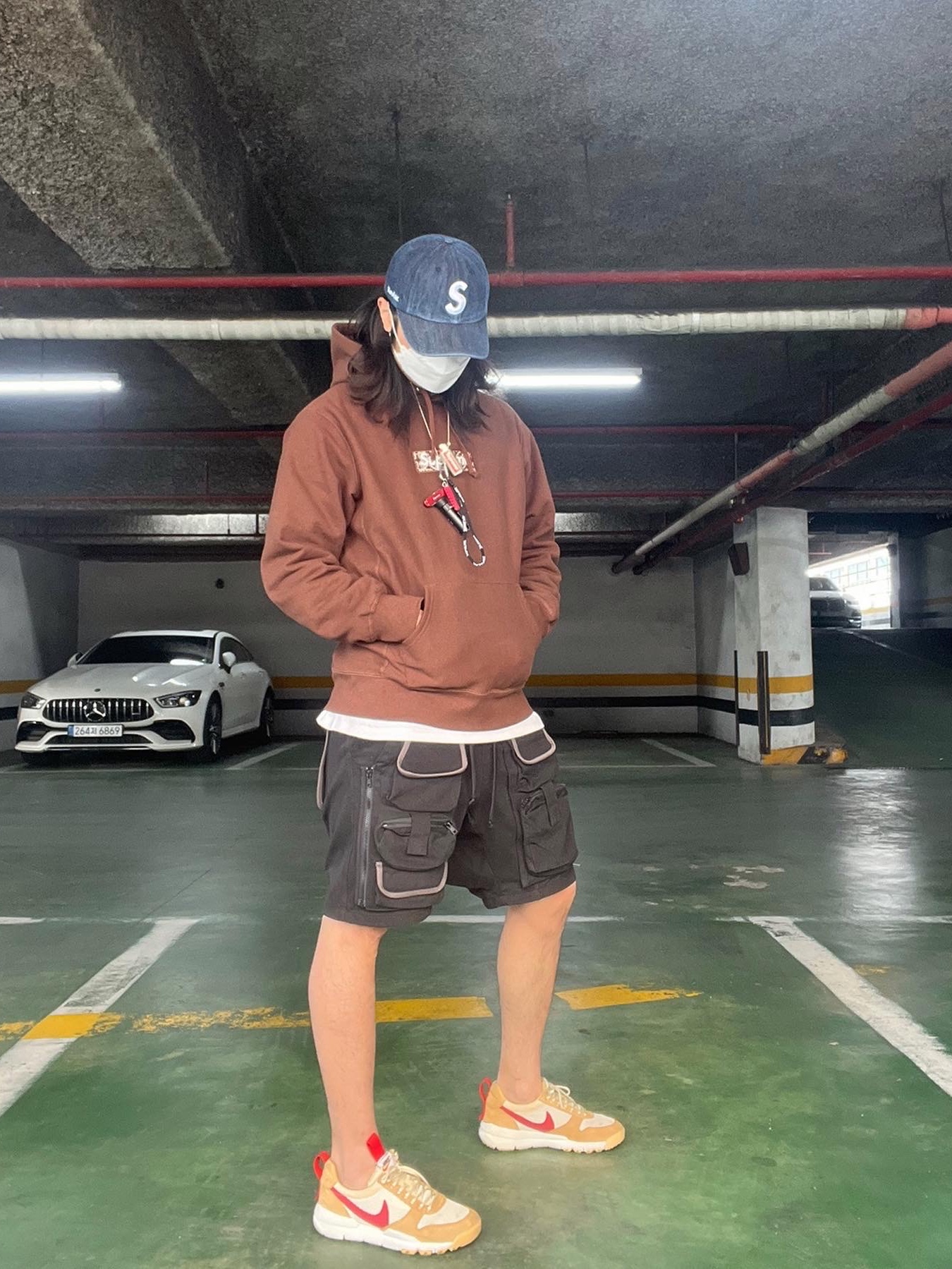 Supreme Bandana Box Logo Hooded Sweatshirt Brown - 19FW, Supreme Kevlar Denim S Logo 6-Panel Indigo - 22SS 착용 스타일 - 3