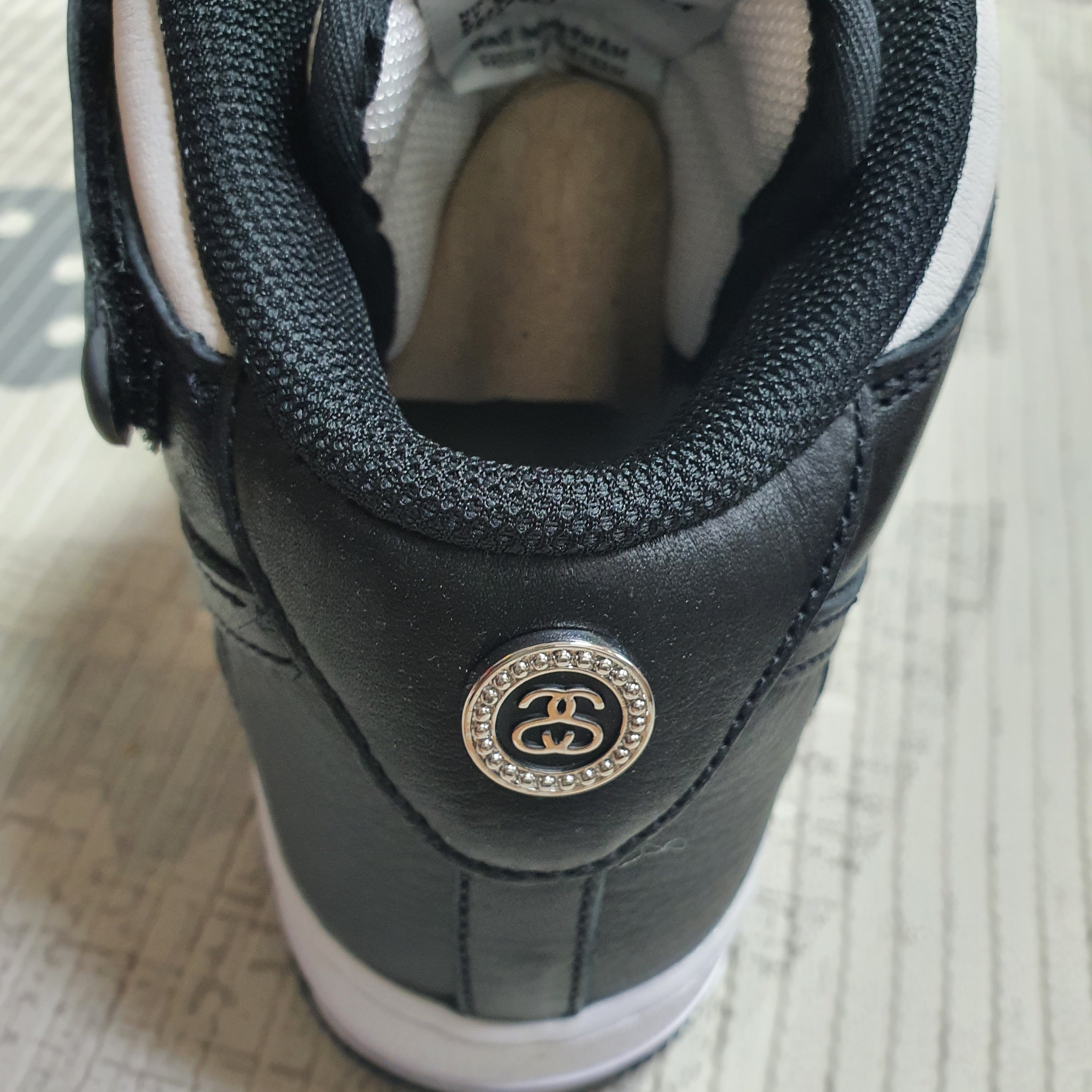 Nike x Stussy Air Force 1 '07 Mid SP Black and Light Bone 착용 스타일 - 1