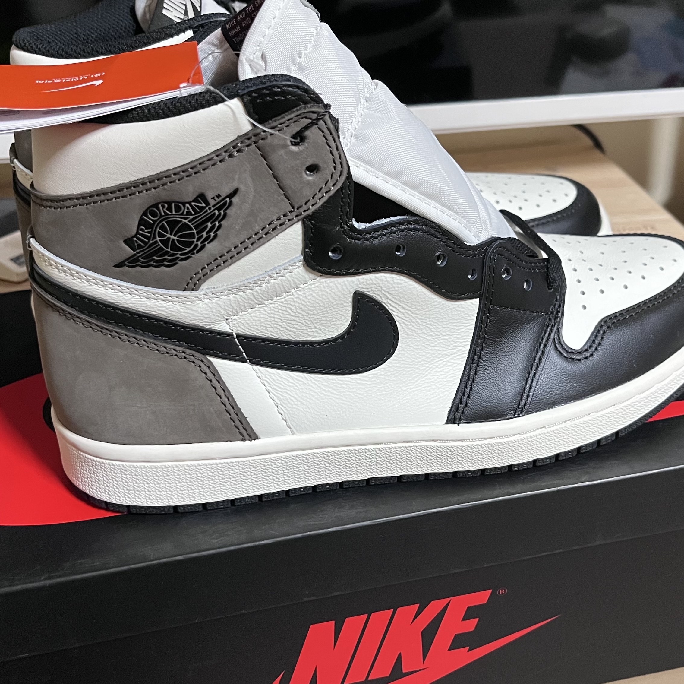 Jordan 1 Retro High OG Black Mocha 착용 스타일