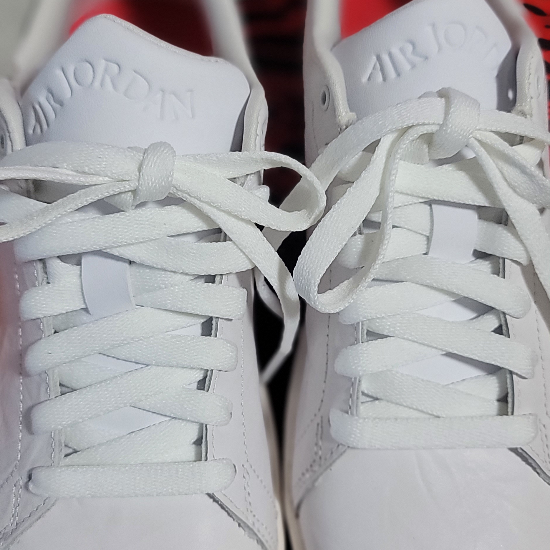 Jordan 1 Centre Court White University Red 착용 스타일 - 1