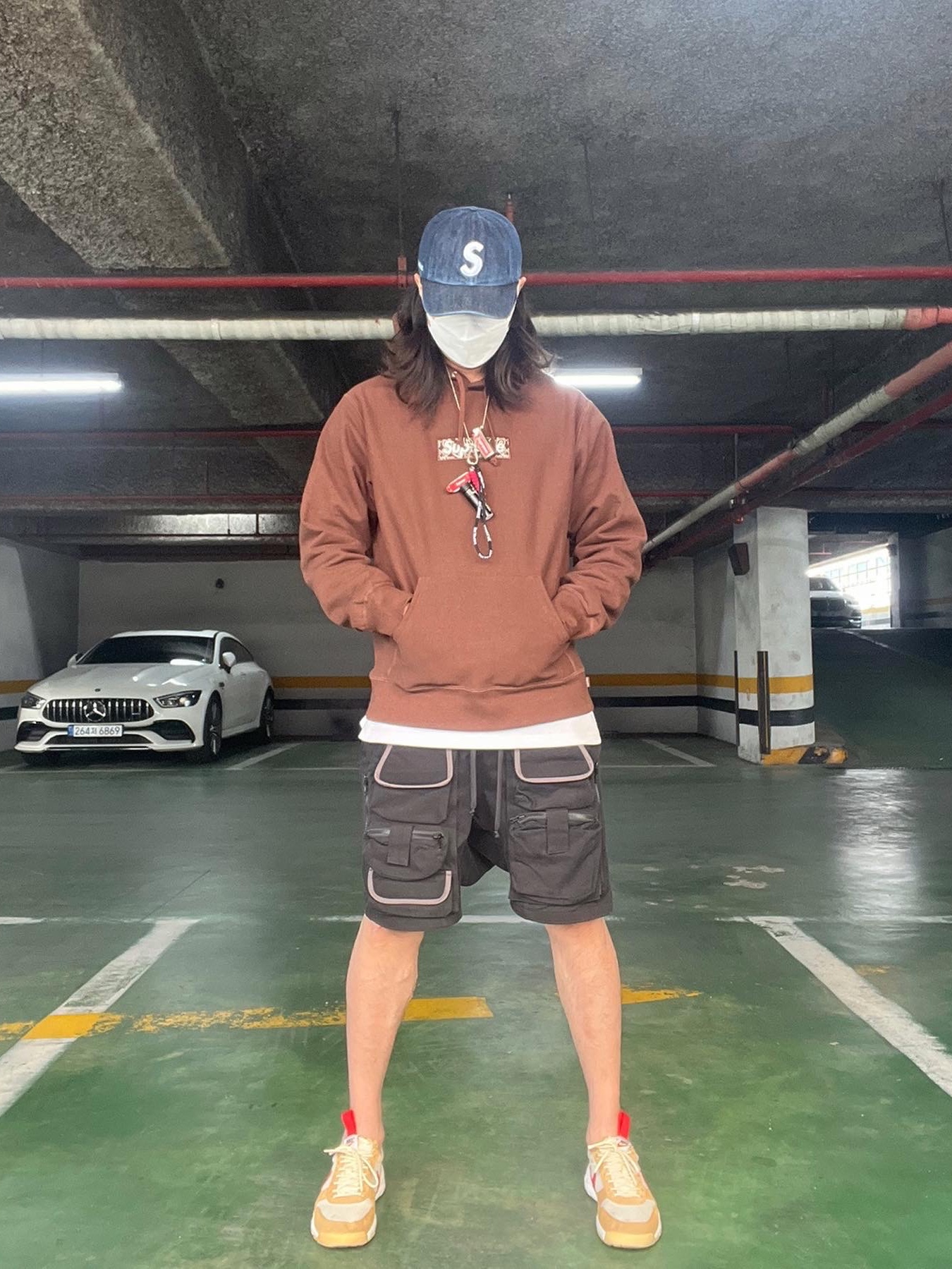 Supreme Bandana Box Logo Hooded Sweatshirt Brown - 19FW, Supreme Kevlar Denim S Logo 6-Panel Indigo - 22SS 착용 스타일 - 4