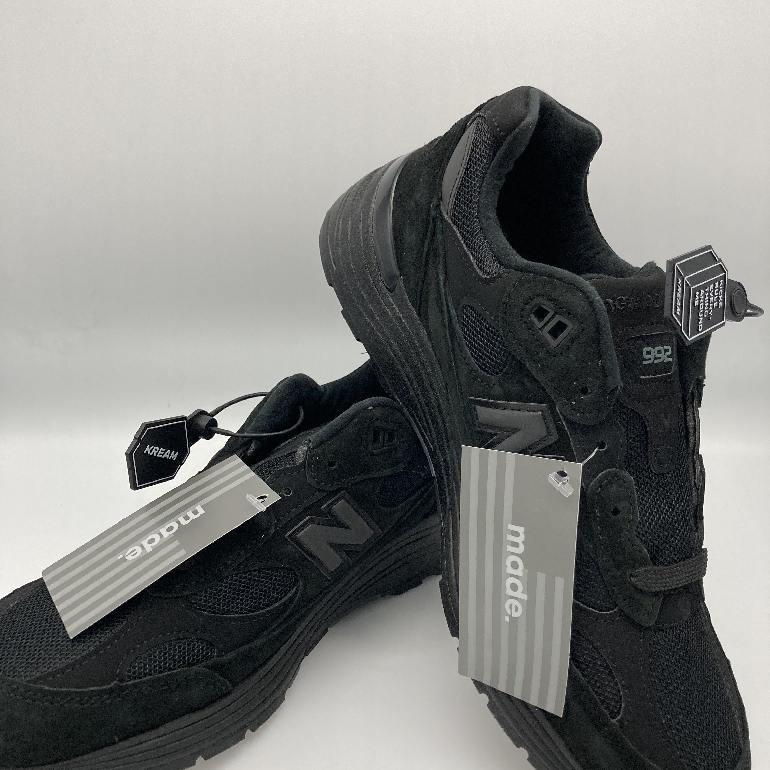 New Balance 992 Made in USA Triple Black 착용 스타일 - 2