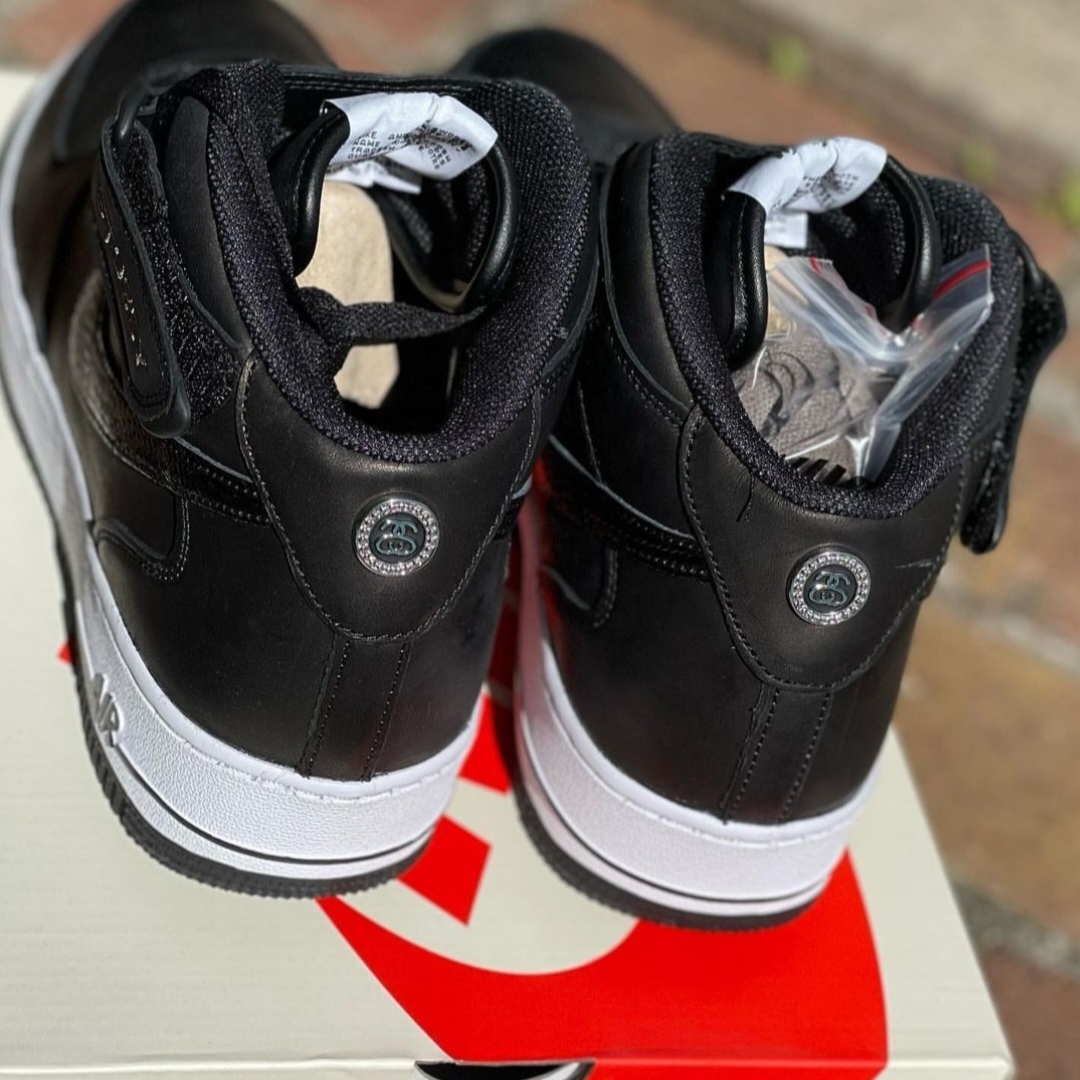 Nike x Stussy Air Force 1 '07 Mid SP Black 착용 스타일 - 5