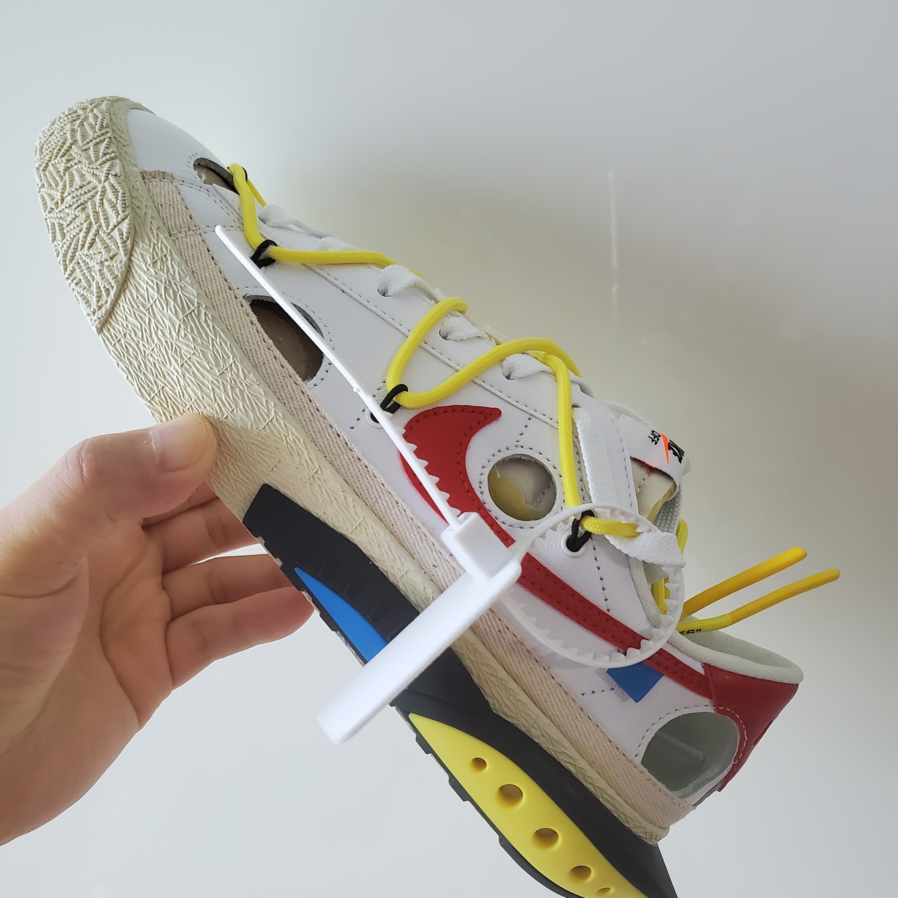 Nike x Off-White Blazer Low '77 White and University Red 착용 스타일 - 4