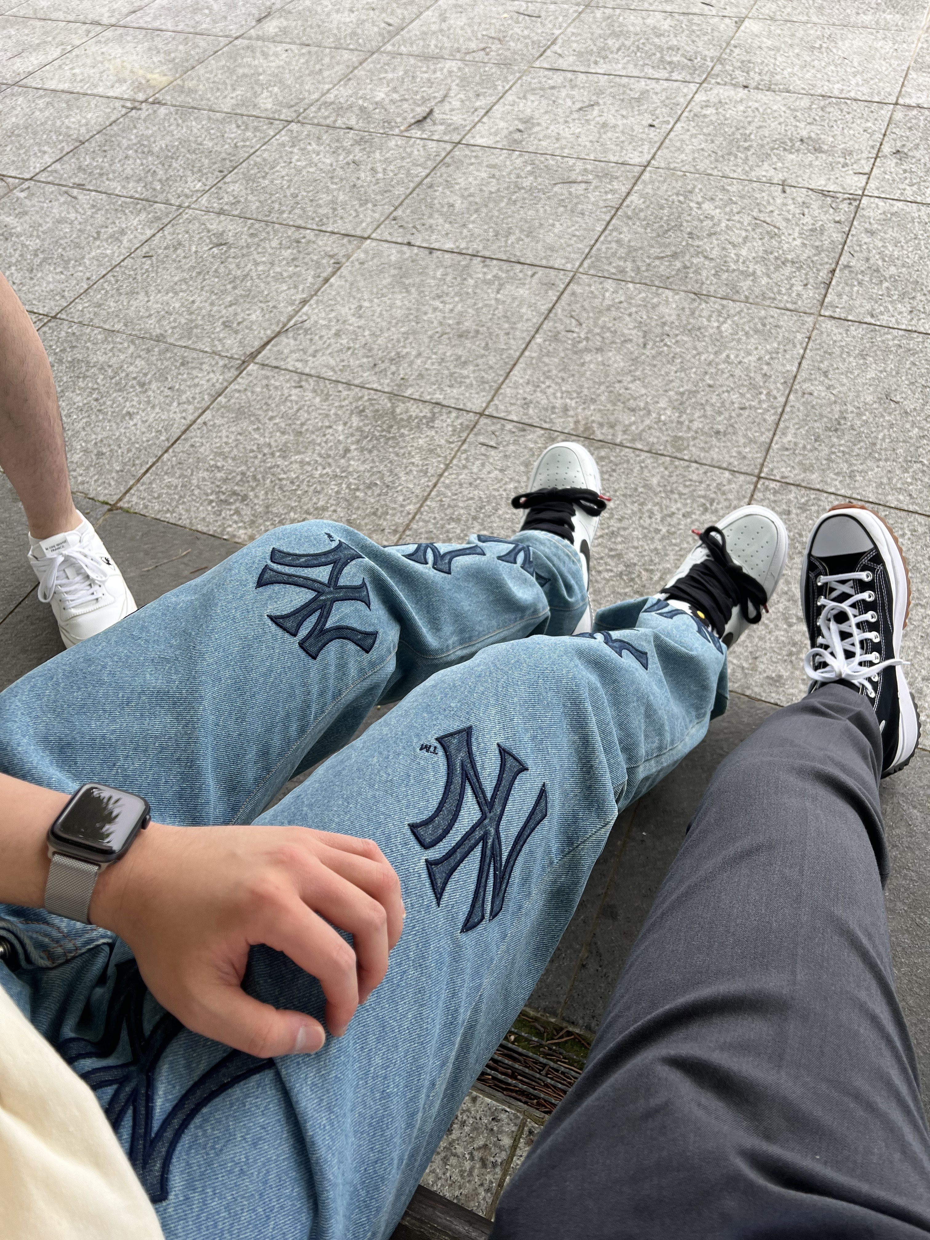 Nike x Peaceminusone Air Force 1 Low Para-Noise 2.0, Supreme x New York Yankees Regular Jean Washed Blue - 21FW 착용 스타일 - 1