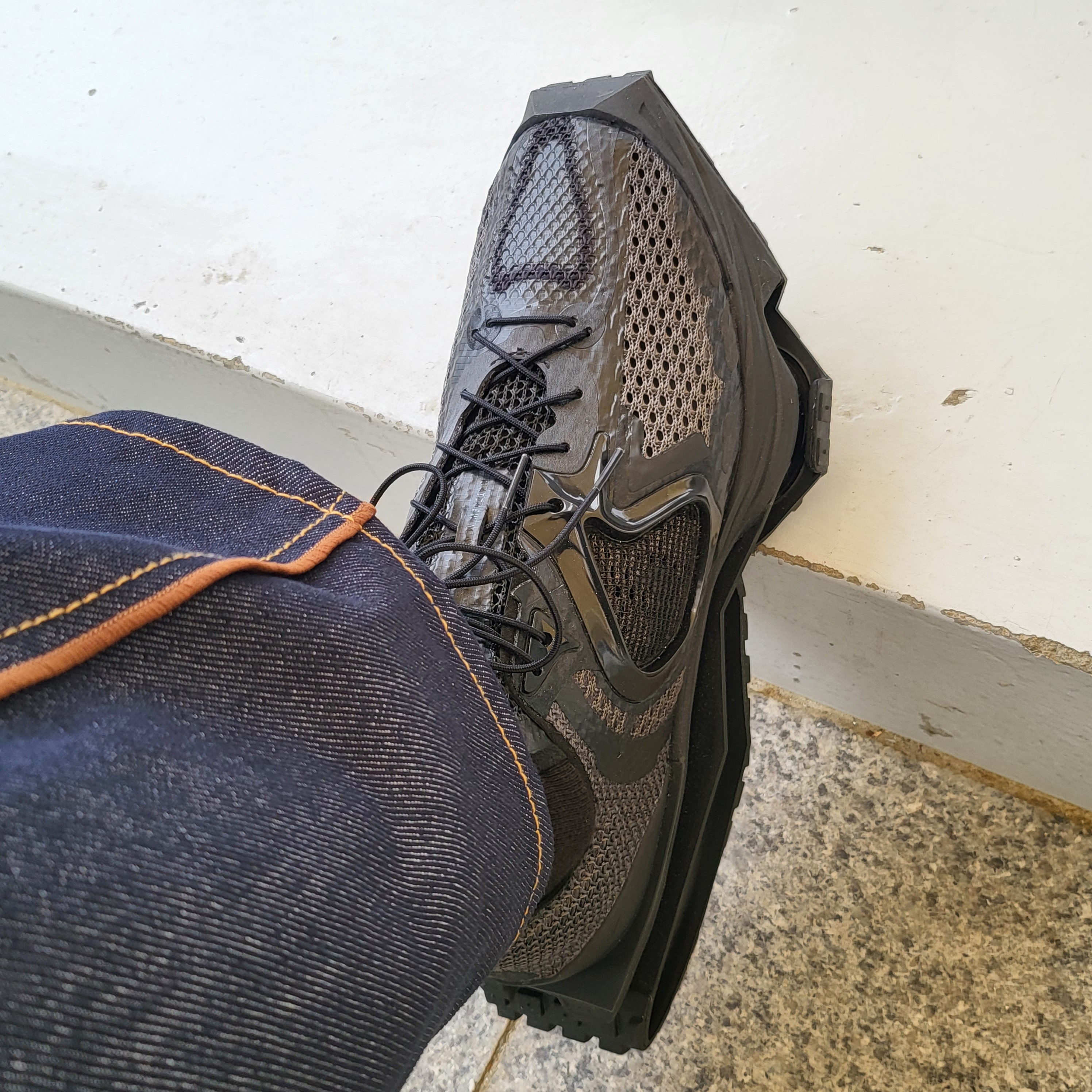 Nike x Matthew M Williams Zoom 004 Triple Black 착용 스타일 - 2