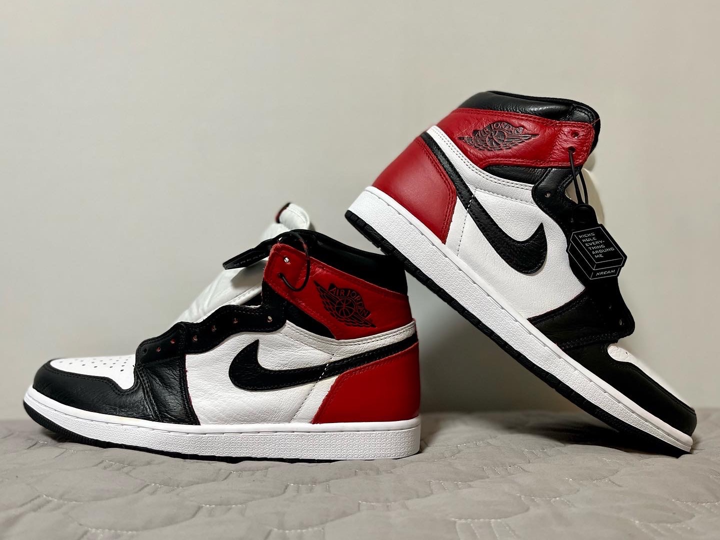 Jordan 1 Retro High OG Light Fusion Red 착용 스타일 - 2