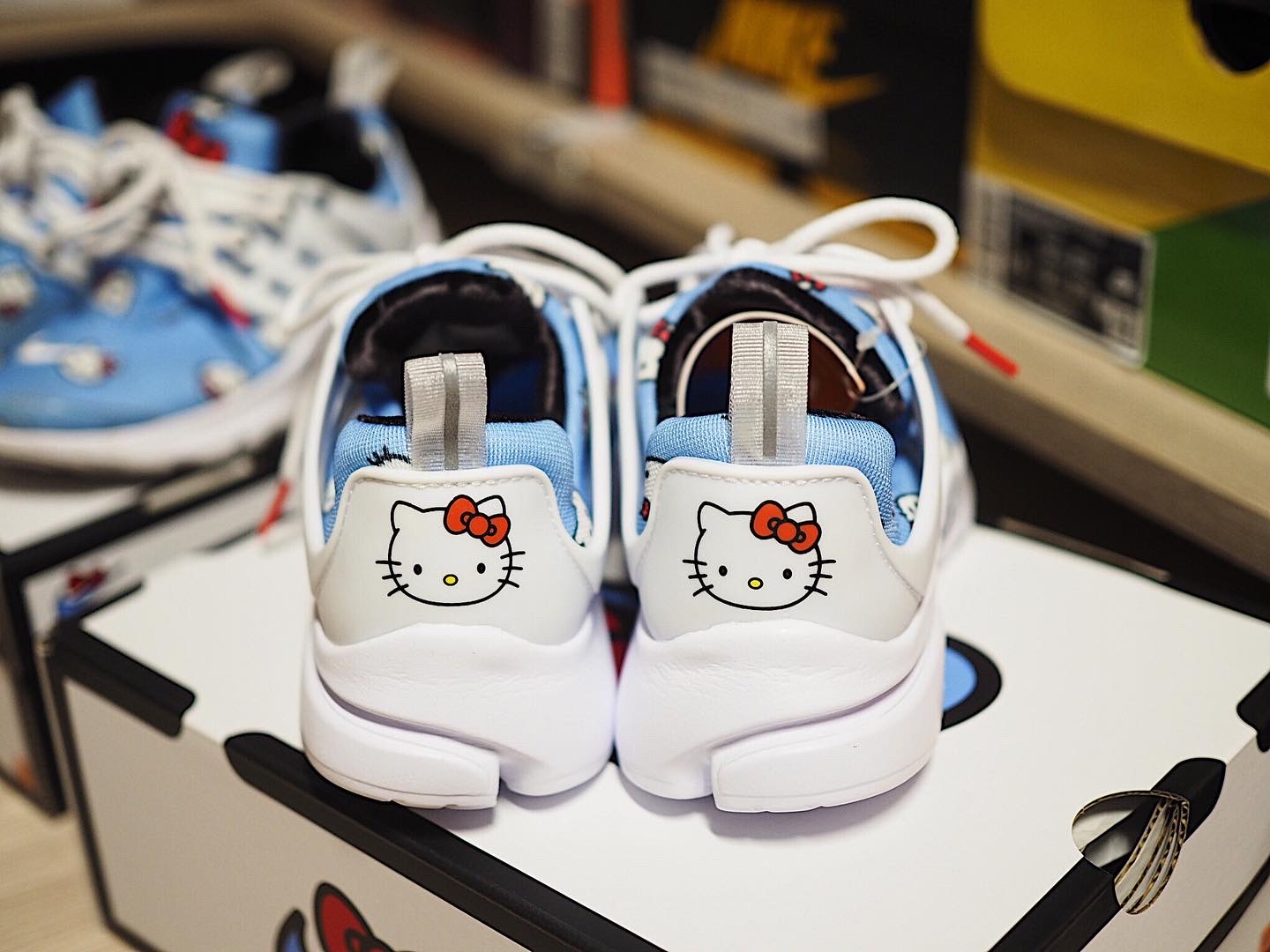 (PS) Nike x Hello Kitty Air Presto University Blue, Jordan 6 x Travis Scott Retro SP British Khaki 착용 스타일 - 3