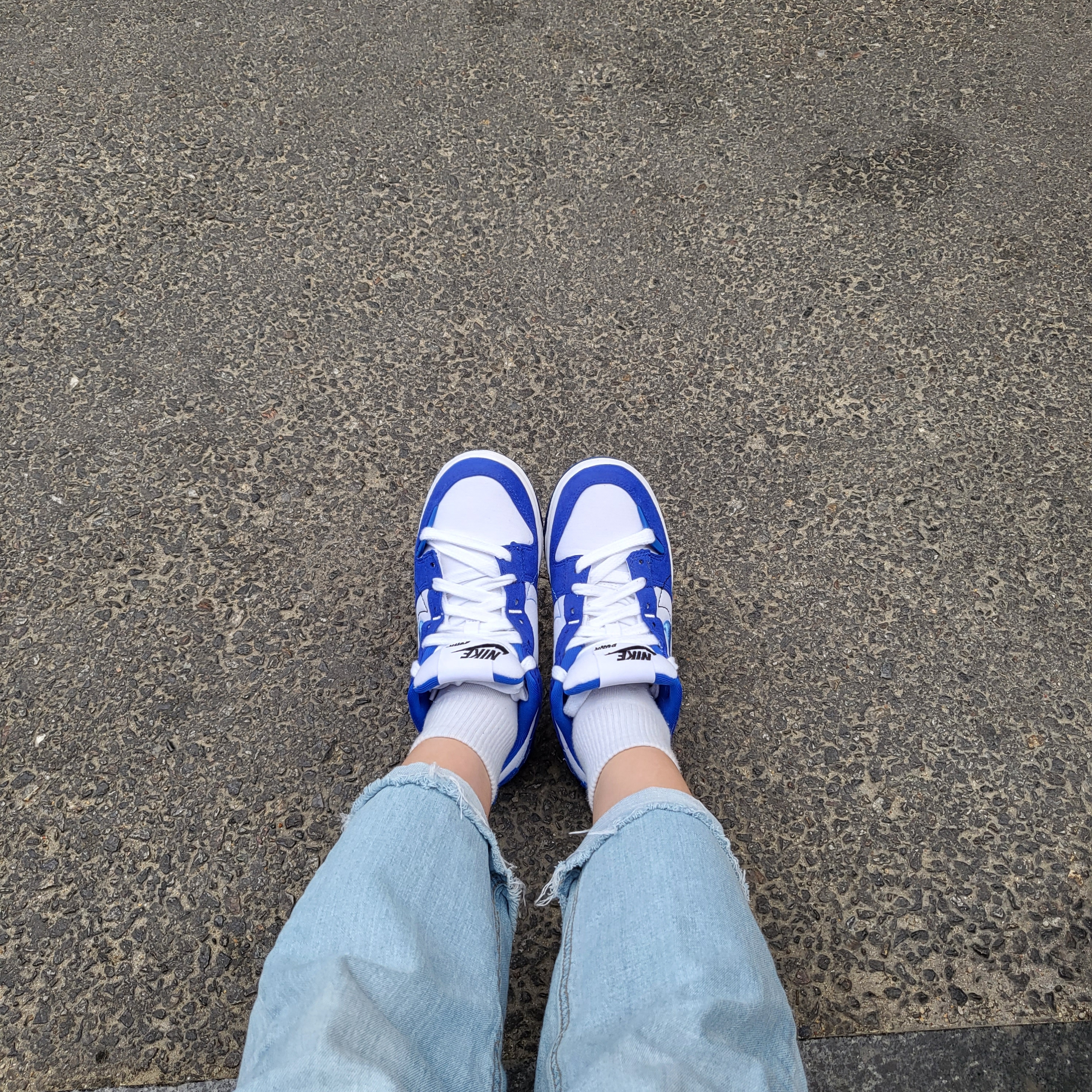 (W) Nike Dunk Low Disrupt 2 White and University Blue 착용 스타일