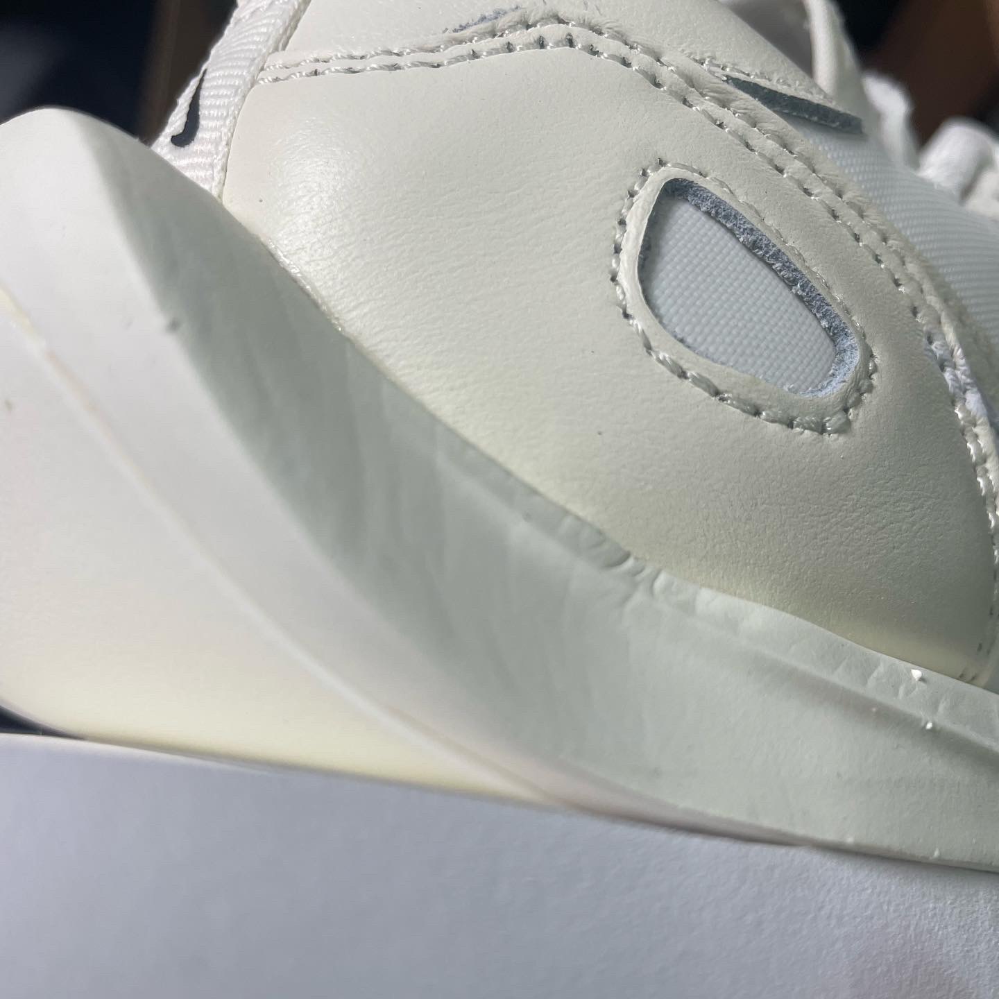 Nike x Sacai VaporWaffle White and Gum 착용 스타일 - 3