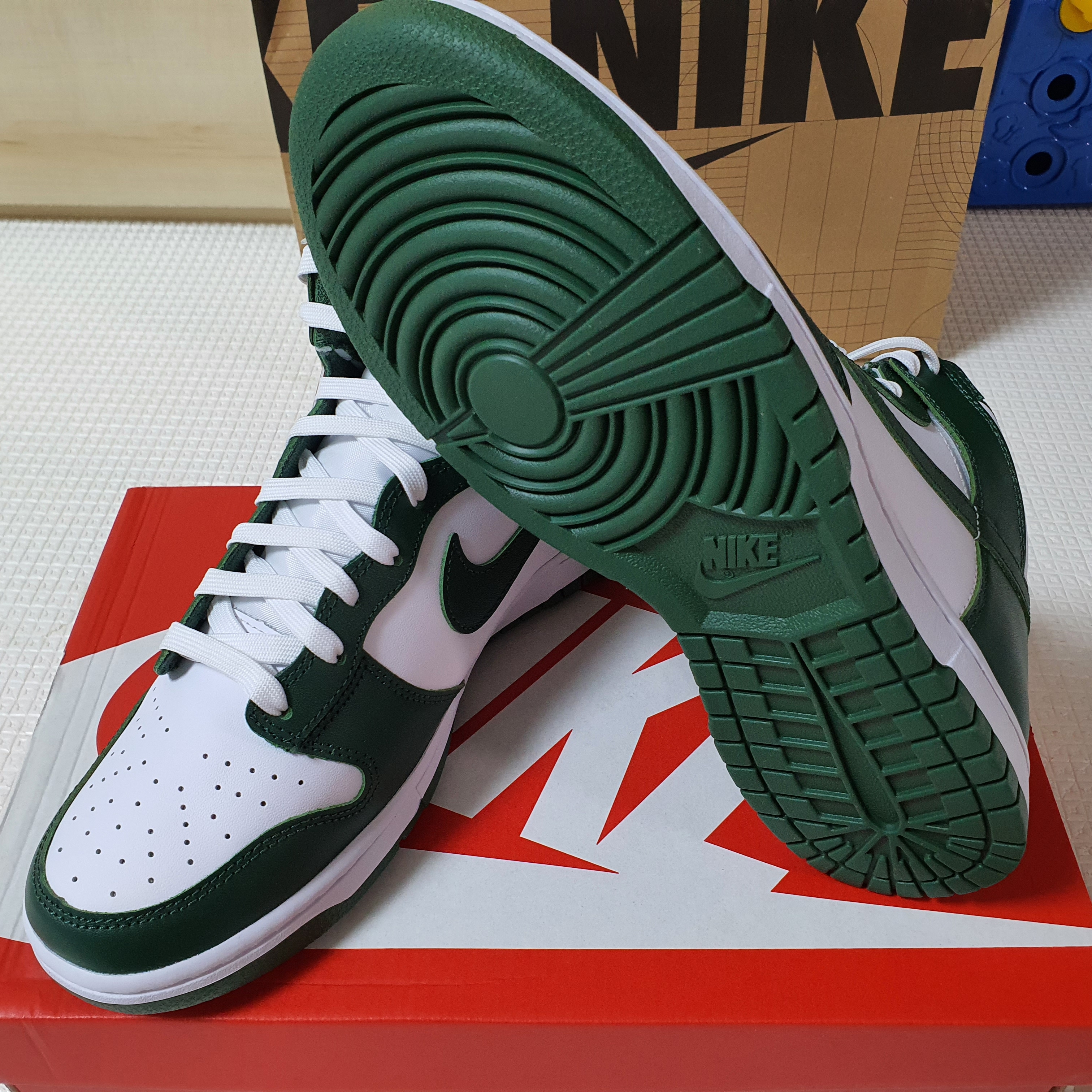 Nike Dunk High Retro Noble Green 착용 스타일