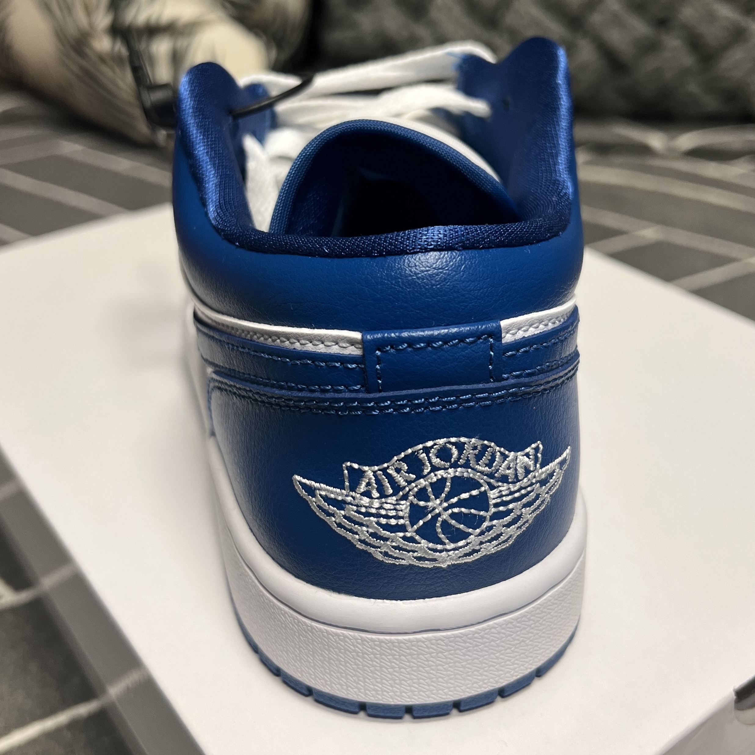 (W) Jordan 1 Low White Dark Marina Blue 착용 스타일 - 2