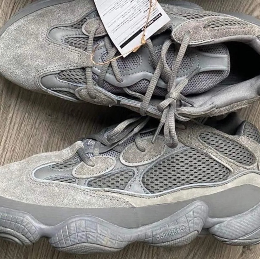 Adidas Yeezy 500 Granite 착용 스타일 - 2