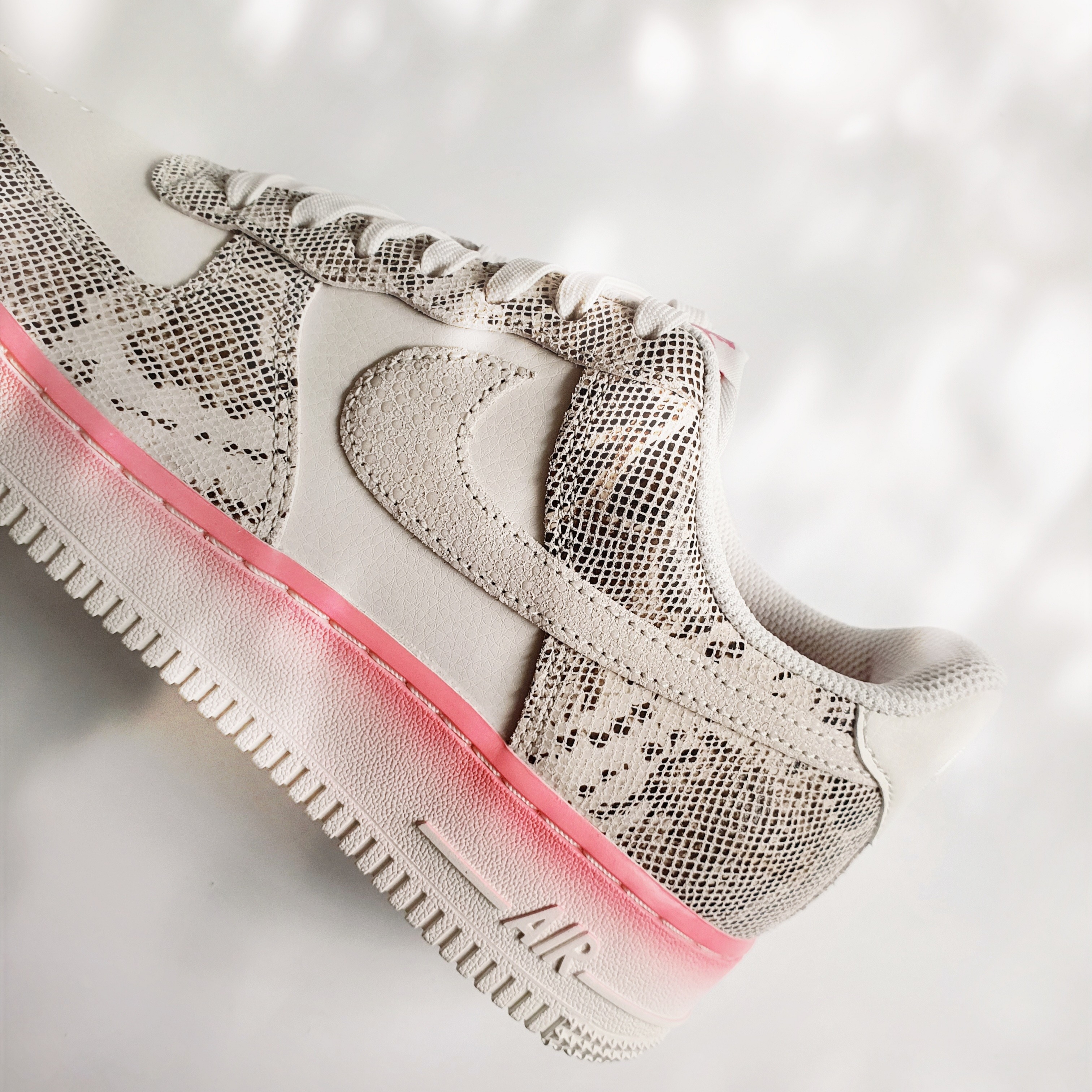 (W) Nike Air Force 1 '07 LX Our Force 1 착용 스타일 - 1