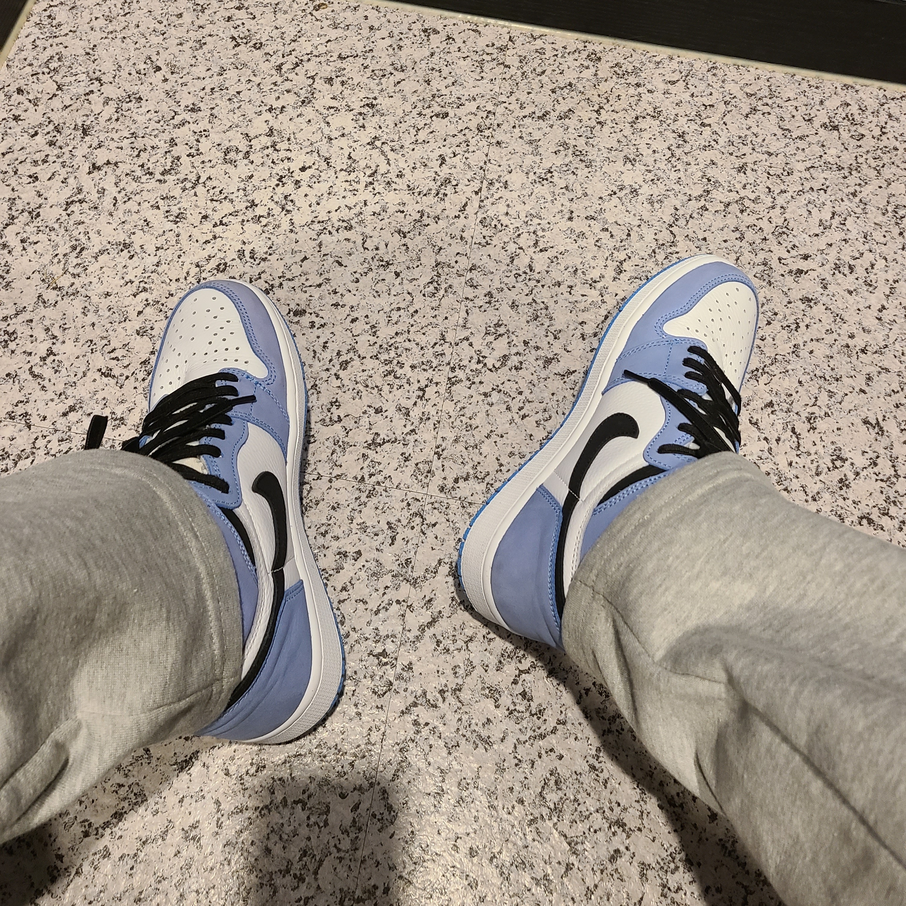 Jordan 1 Retro High OG University Blue 착용 스타일