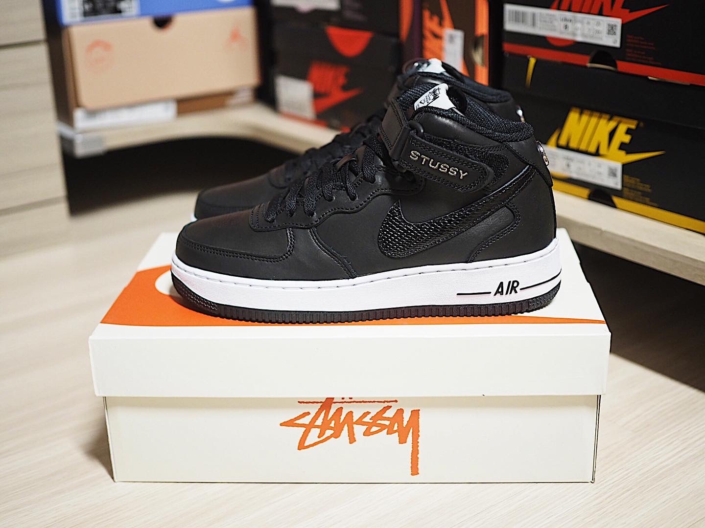 Nike x Stussy NRG Cuffed Beanie Summit White, Nike x Stussy Air Force 1 '07 Mid SP Black 착용 스타일 - 2