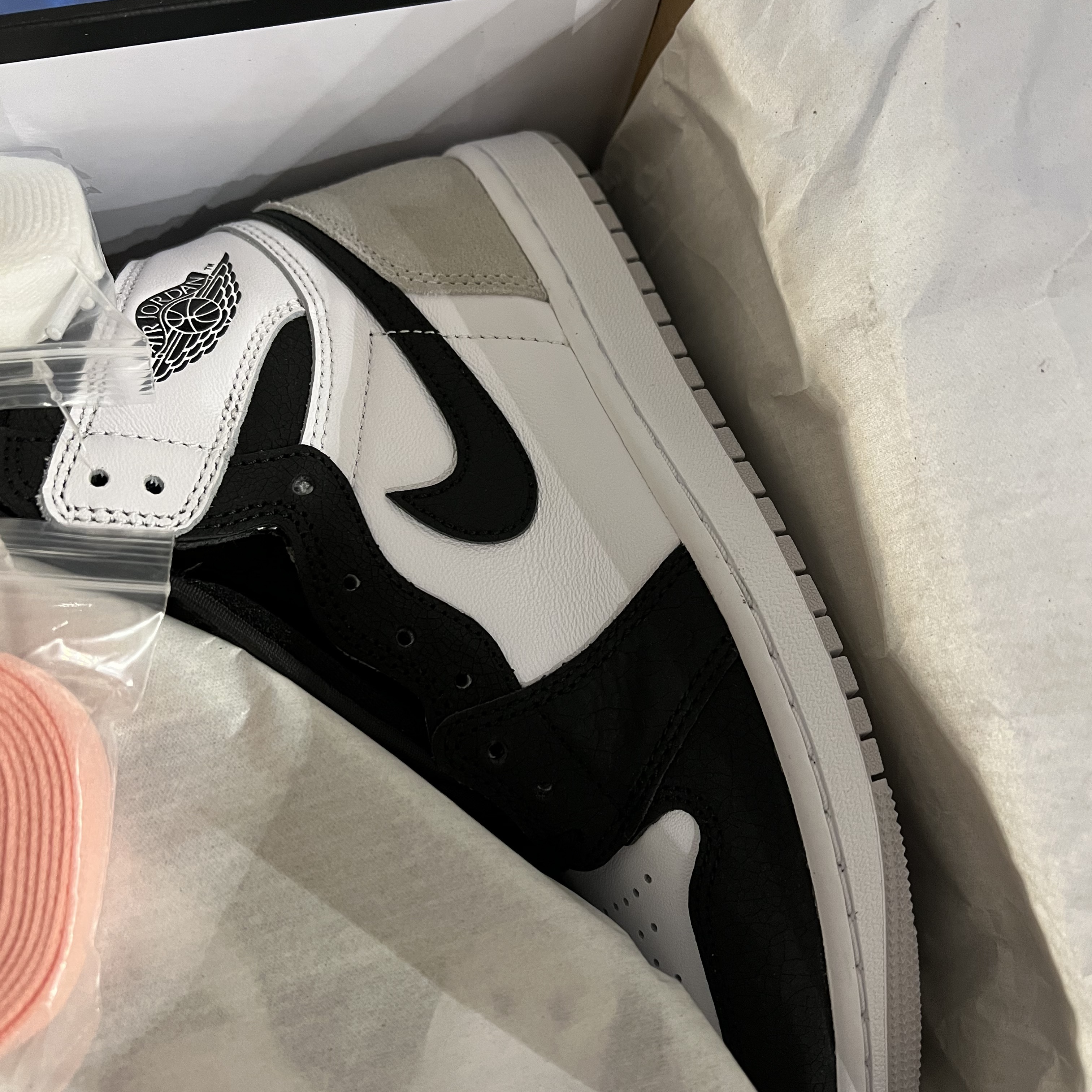 Jordan 1 Retro High OG Bleached Coral 착용 스타일