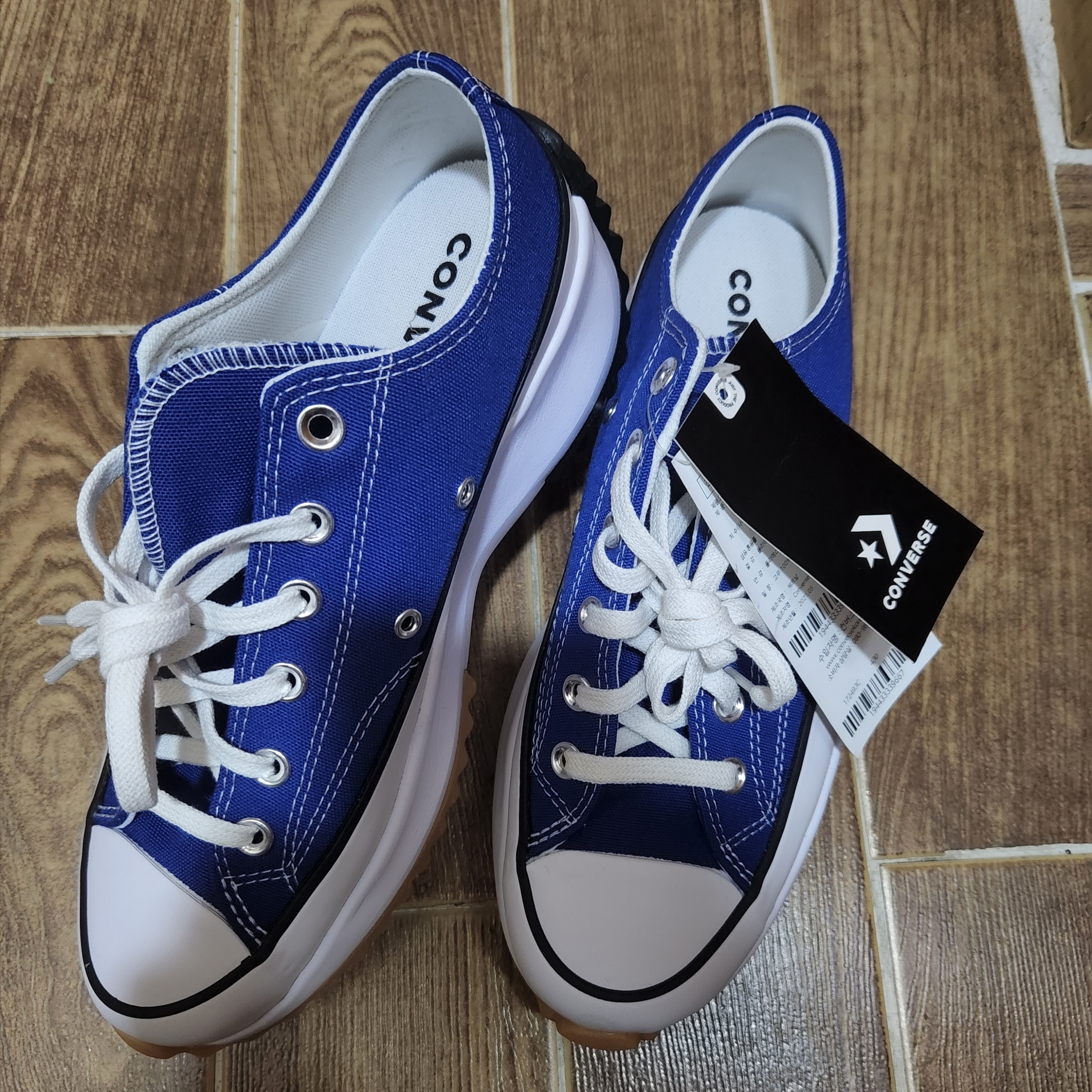 Converse Run Star Hike Low Rush Blue 착용 스타일 - 2