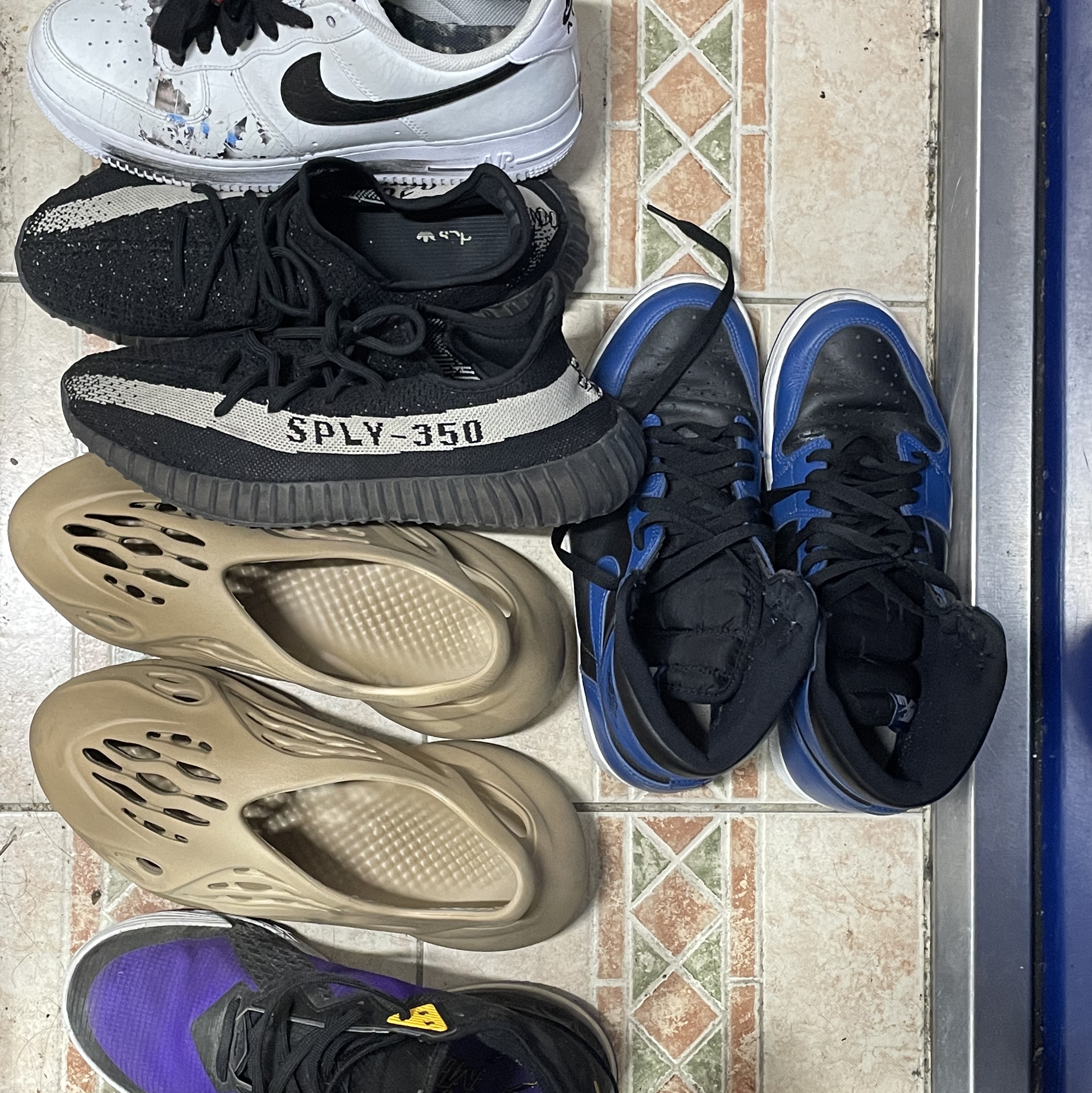 Adidas Yeezy Foam RNNR Ochre, Adidas Yeezy Boost 350 V2 Core Black White 2022 착용 스타일