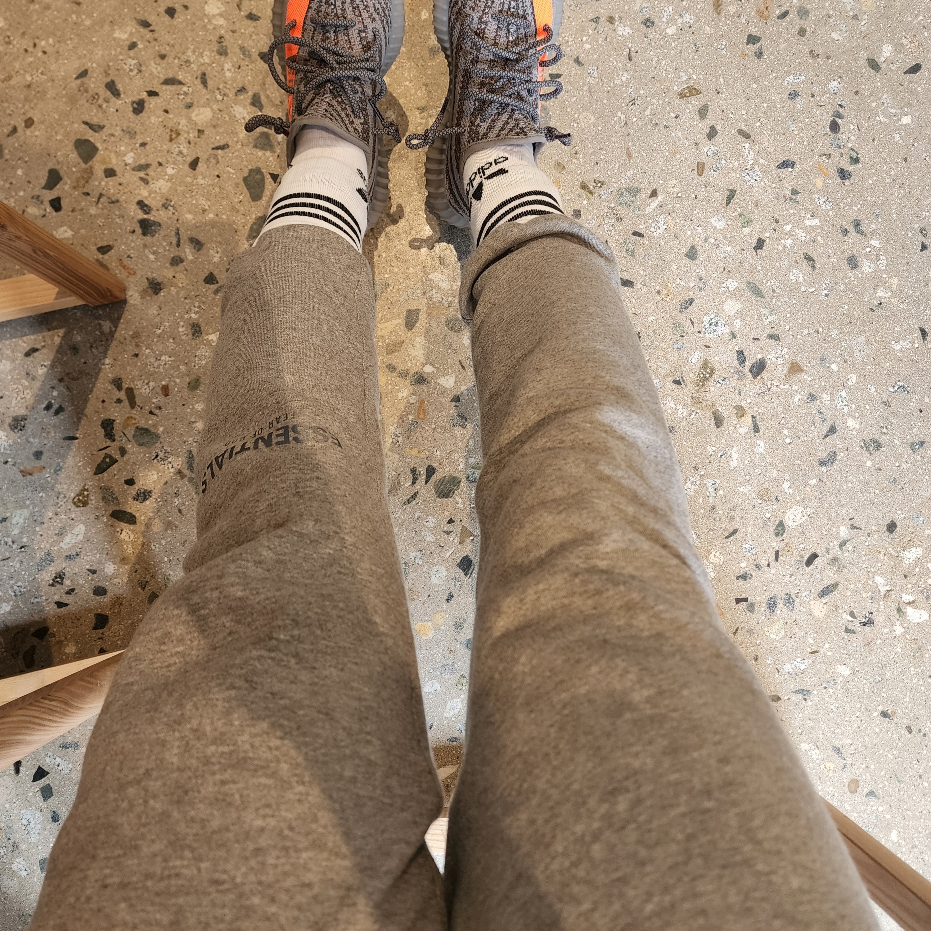 Adidas Yeezy Boost 350 V2 Beluga - Reflective, Essentials Sweatpants Heather Oatmeal - 21SS 착용 스타일