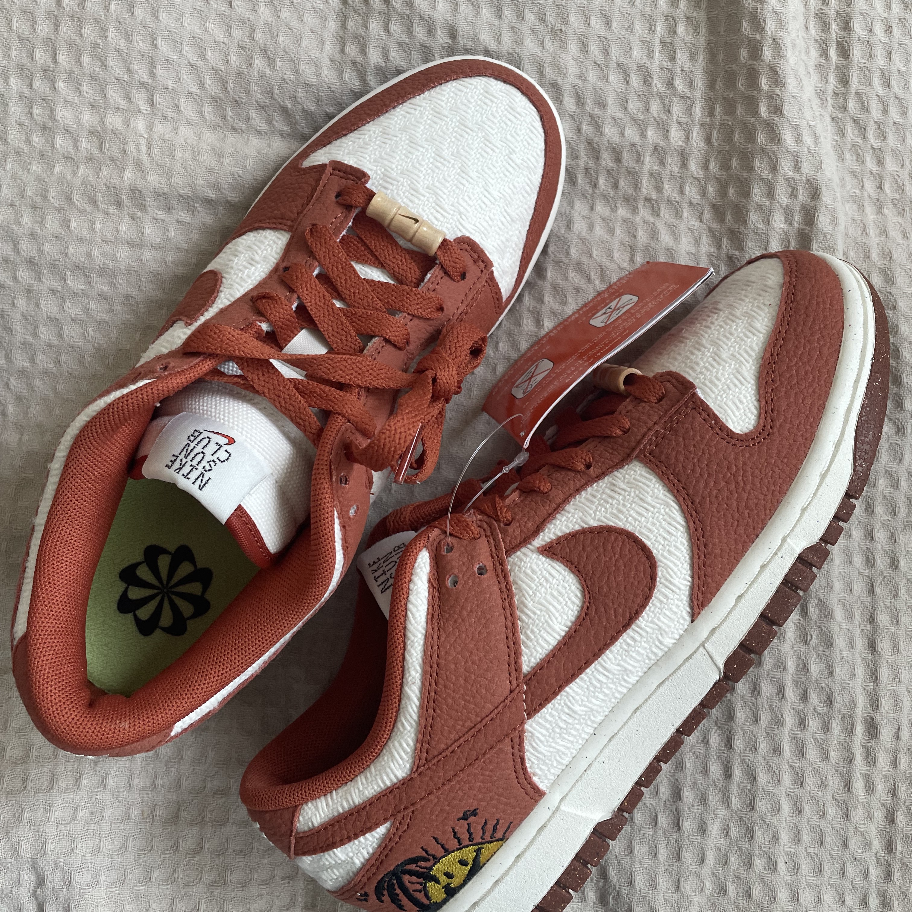 (W) Nike Dunk Low SE Sun Club Burnt Sunrise 착용 스타일 - 1