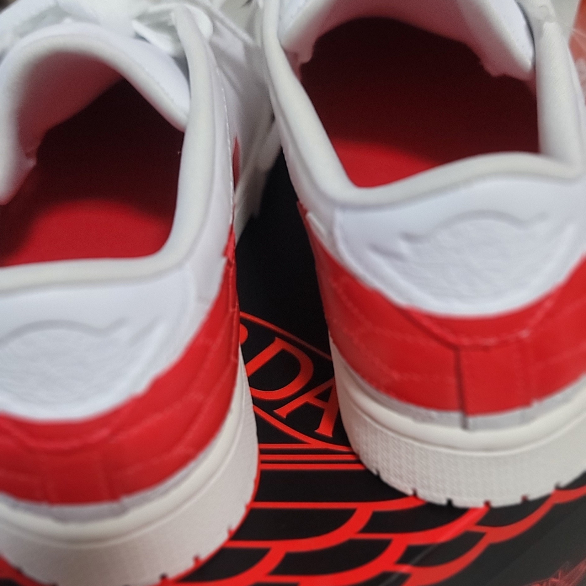 Jordan 1 Centre Court White University Red 착용 스타일 - 3