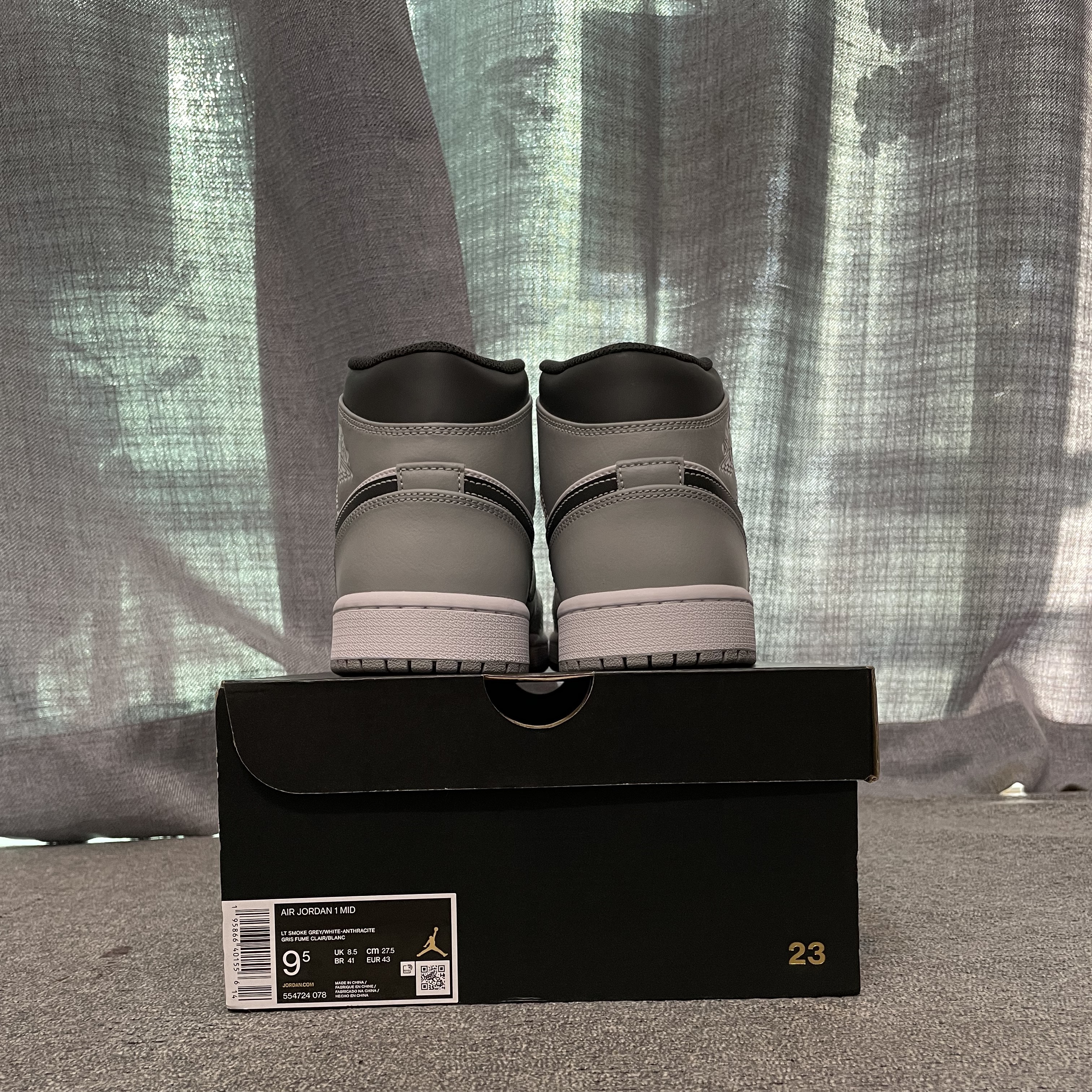 Jordan 1 Mid Light Smoke Grey Anthracite 착용 스타일 - 2