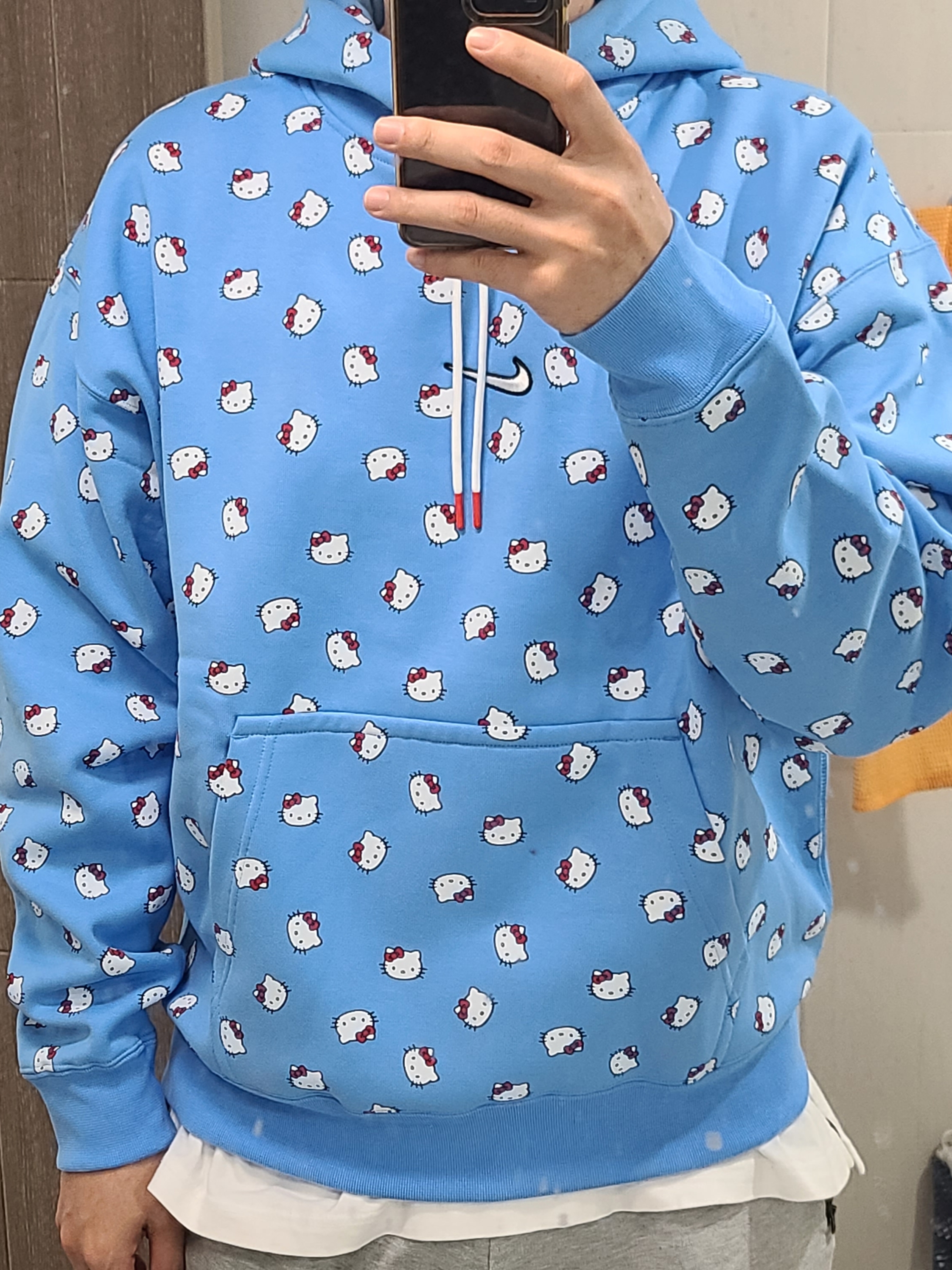 Nike x Hello Kitty NRG Fleece Hoodie Blue - Asia, Nike x Hello Kitty NRG Air T-Shirt White - Asia 착용 스타일 - 1