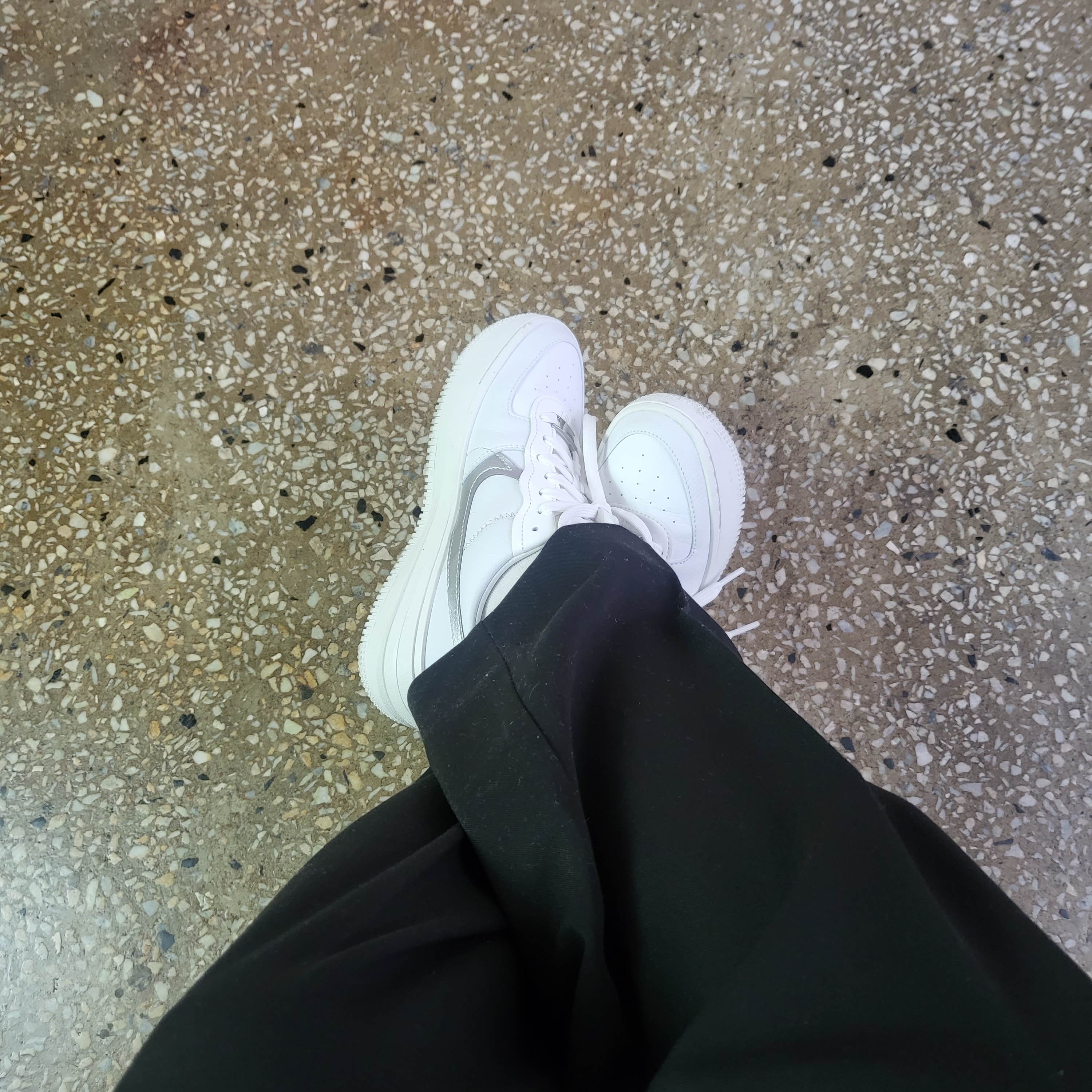 (W) Nike Air Force 1 PLT.AF.ORM Summit White Metallic Silver 착용 스타일