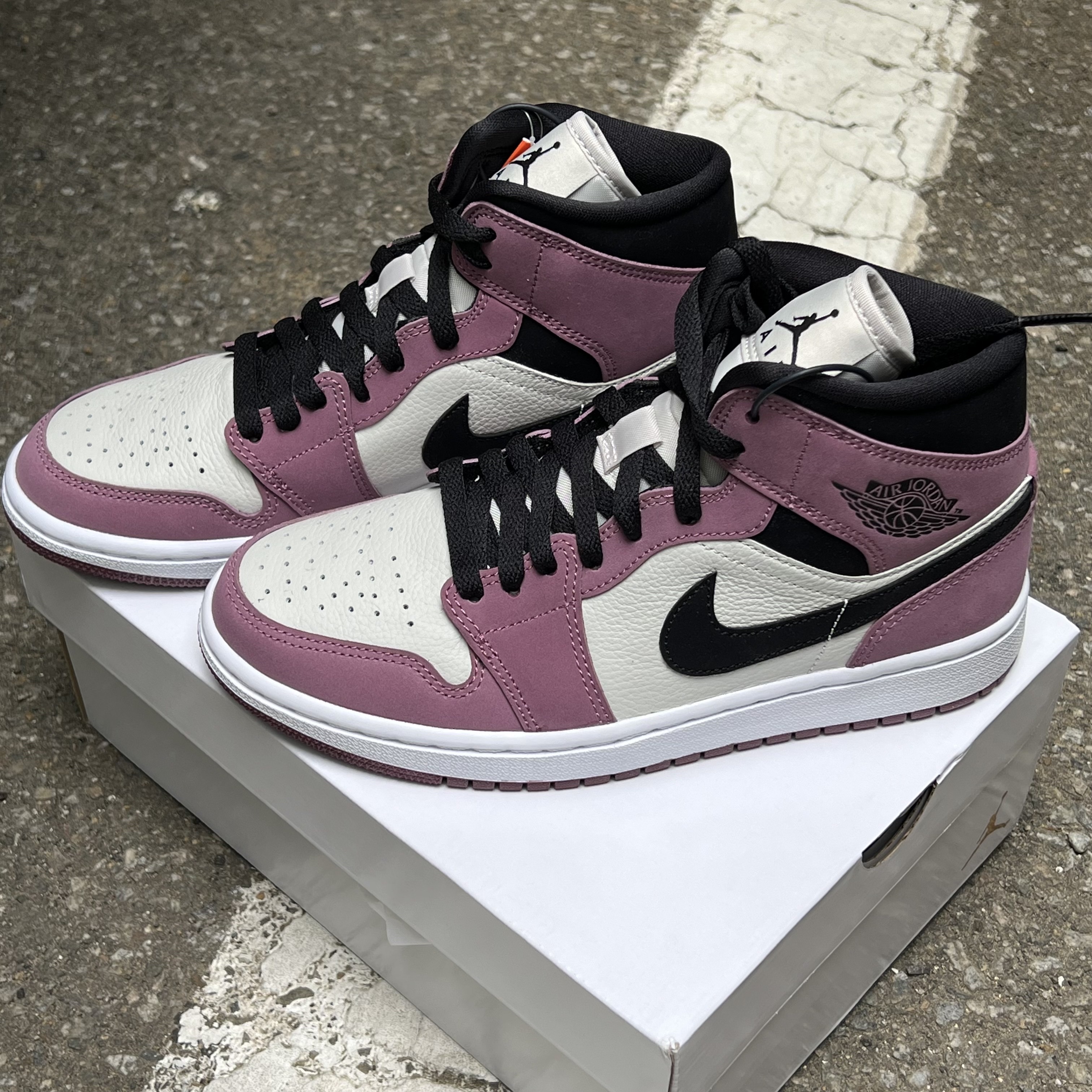 (W) Jordan 1 Mid SE Light Mulberry 착용 스타일 - 2