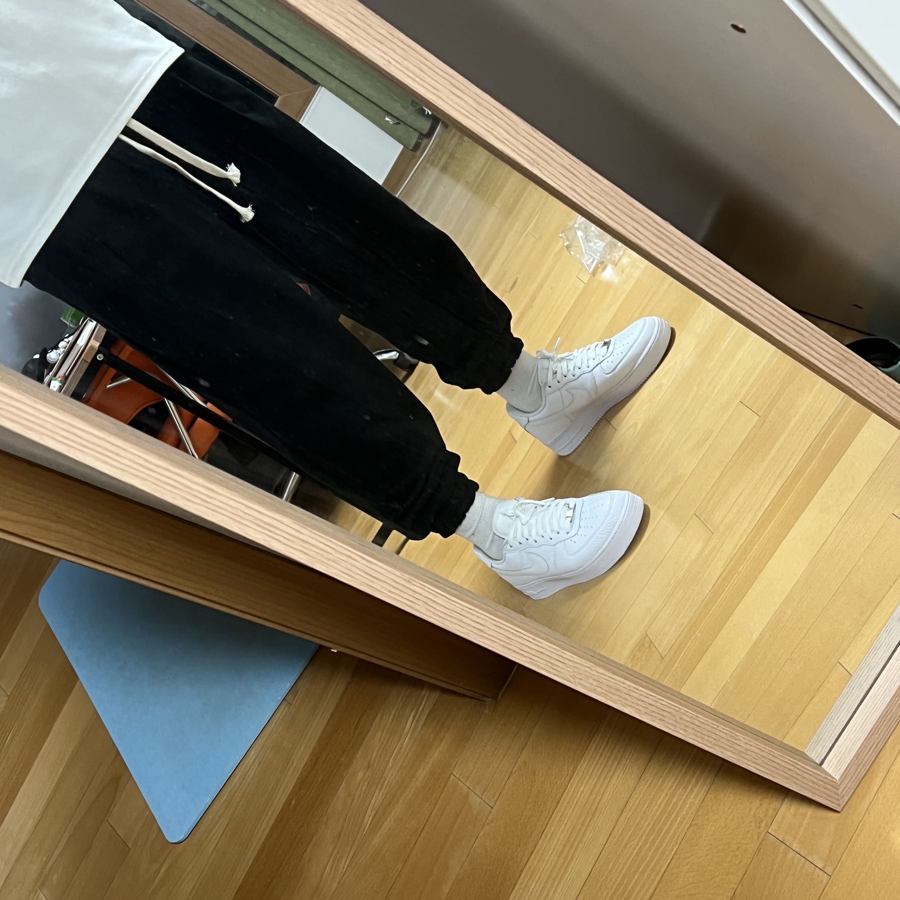 Nike Air Force 1 '07 Low White, Nike Air Force 1 '07 Craft Triple White 착용 스타일 - 1